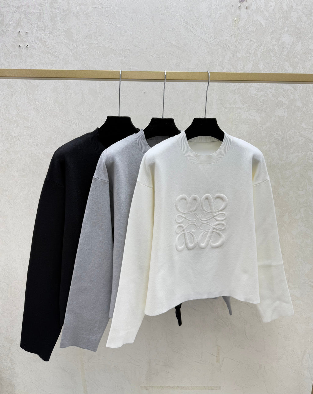 Solid color 3D letter round neck knit long sleeve
