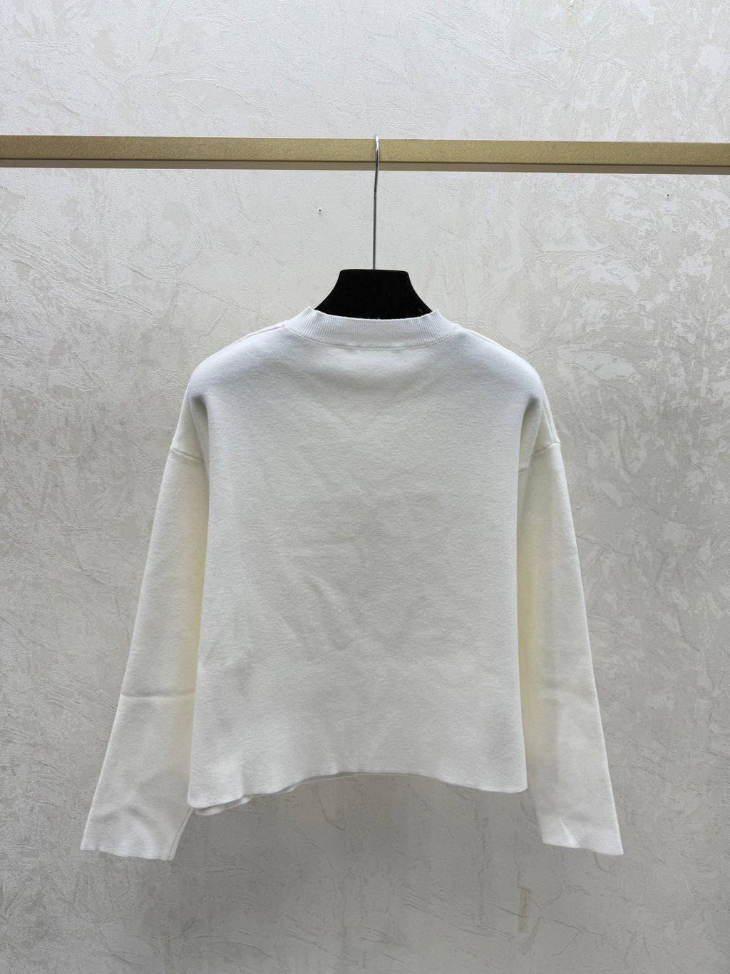 Solid color 3D letter round neck knit long sleeve