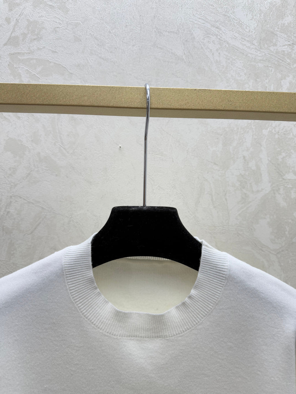 Solid color 3D letter round neck knit long sleeve