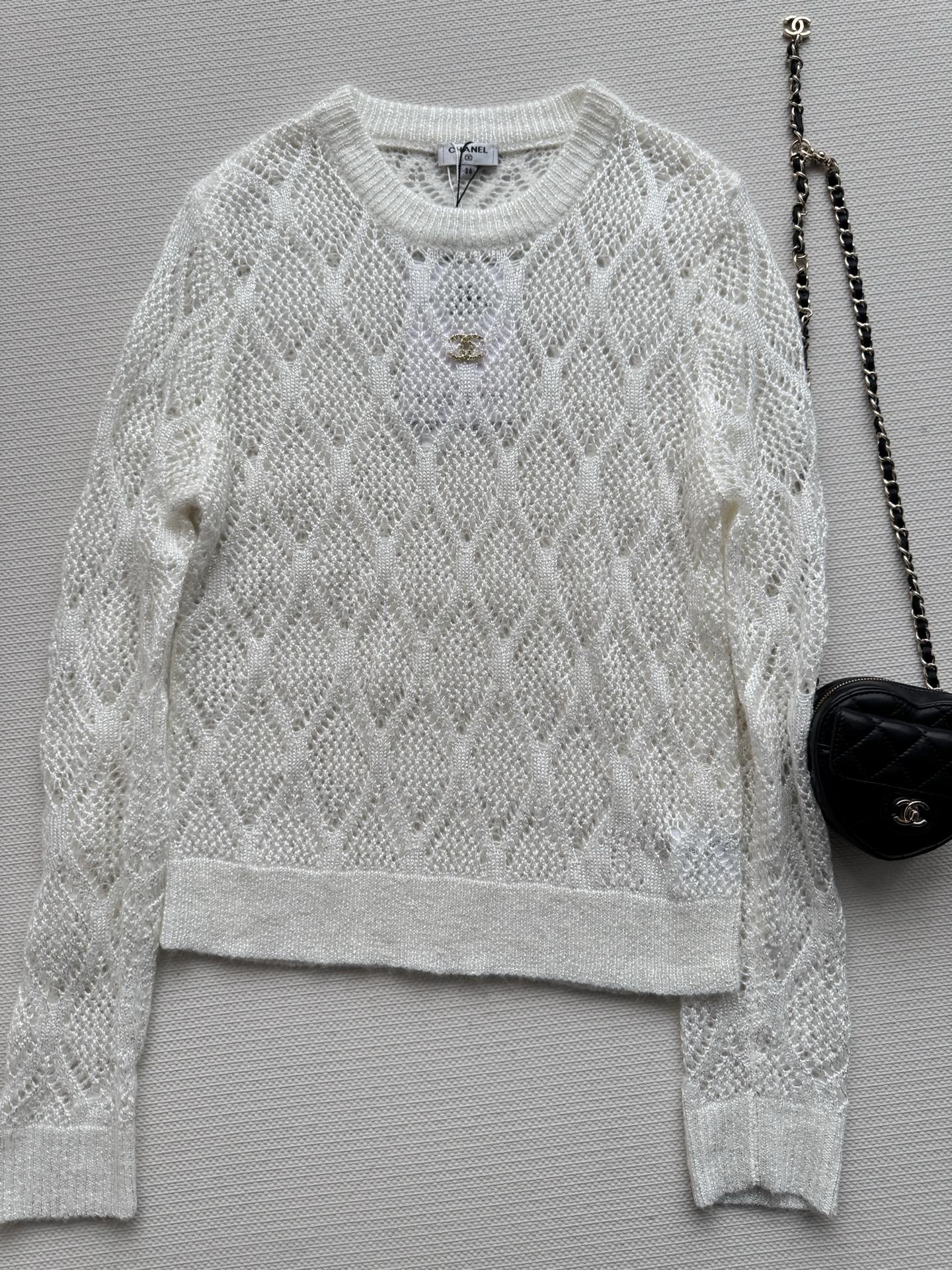 New long-sleeved top