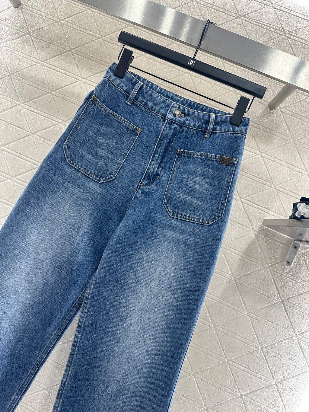 26NEW Straight-Leg Denim Jeans