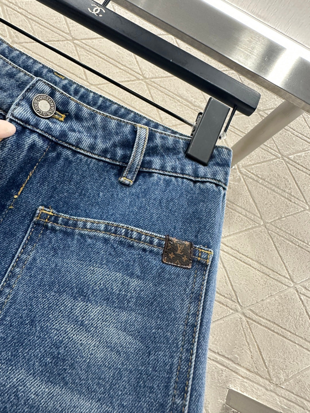 26NEW Straight-Leg Denim Jeans