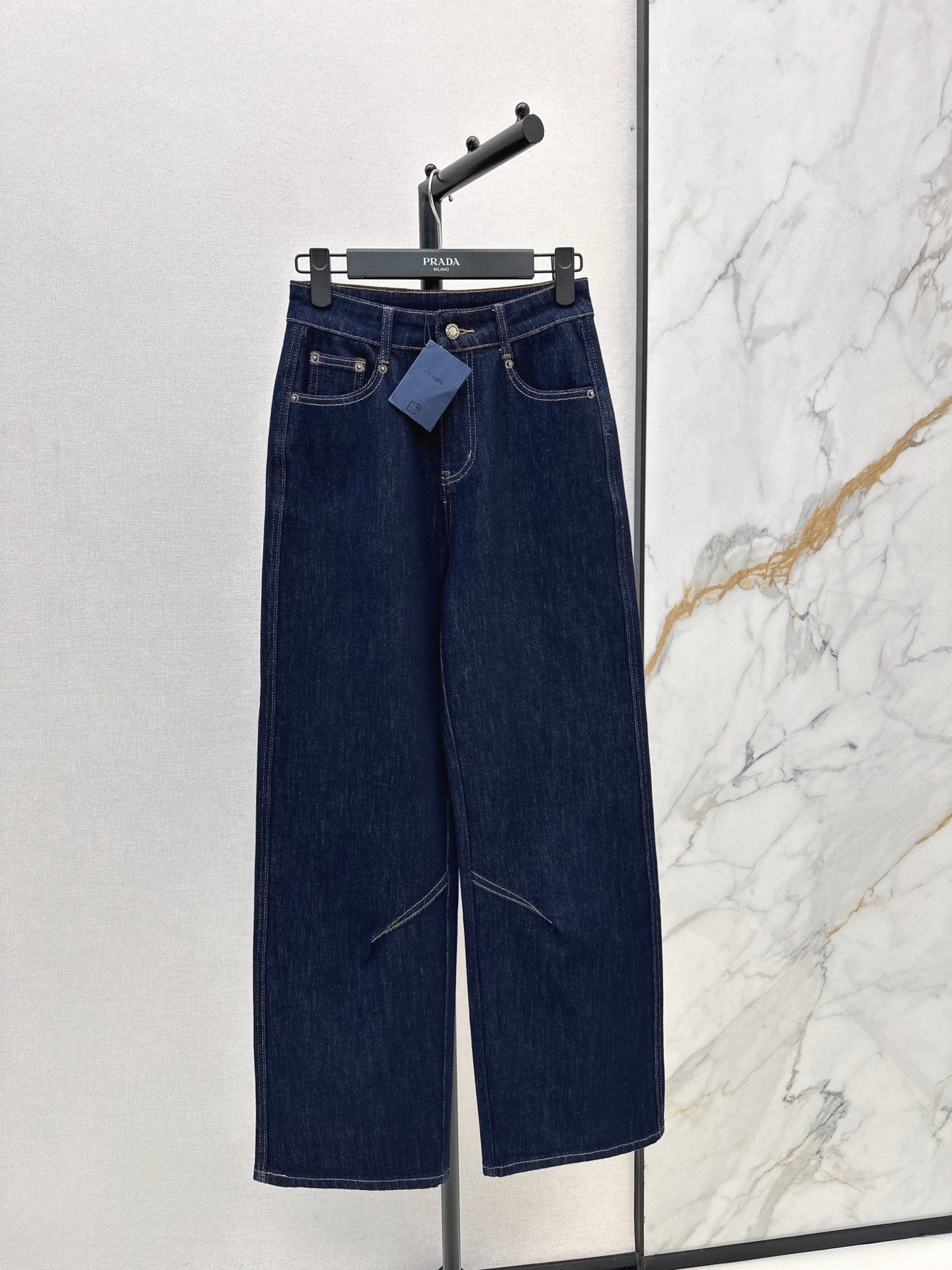 26NEW Versatile and minimalist straight-leg trousers