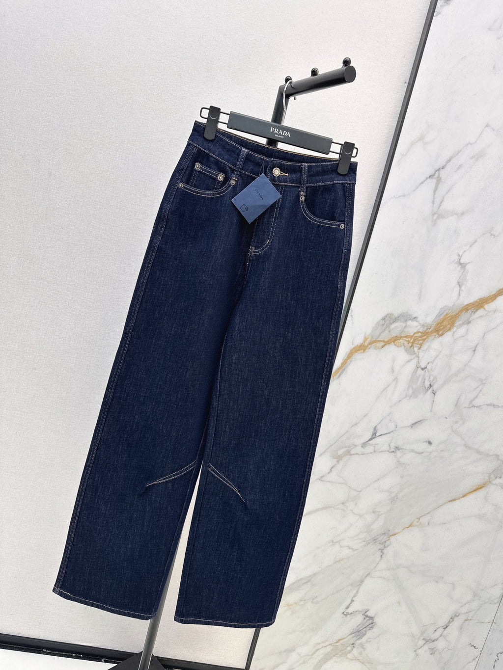 26NEW Versatile and minimalist straight-leg trousers