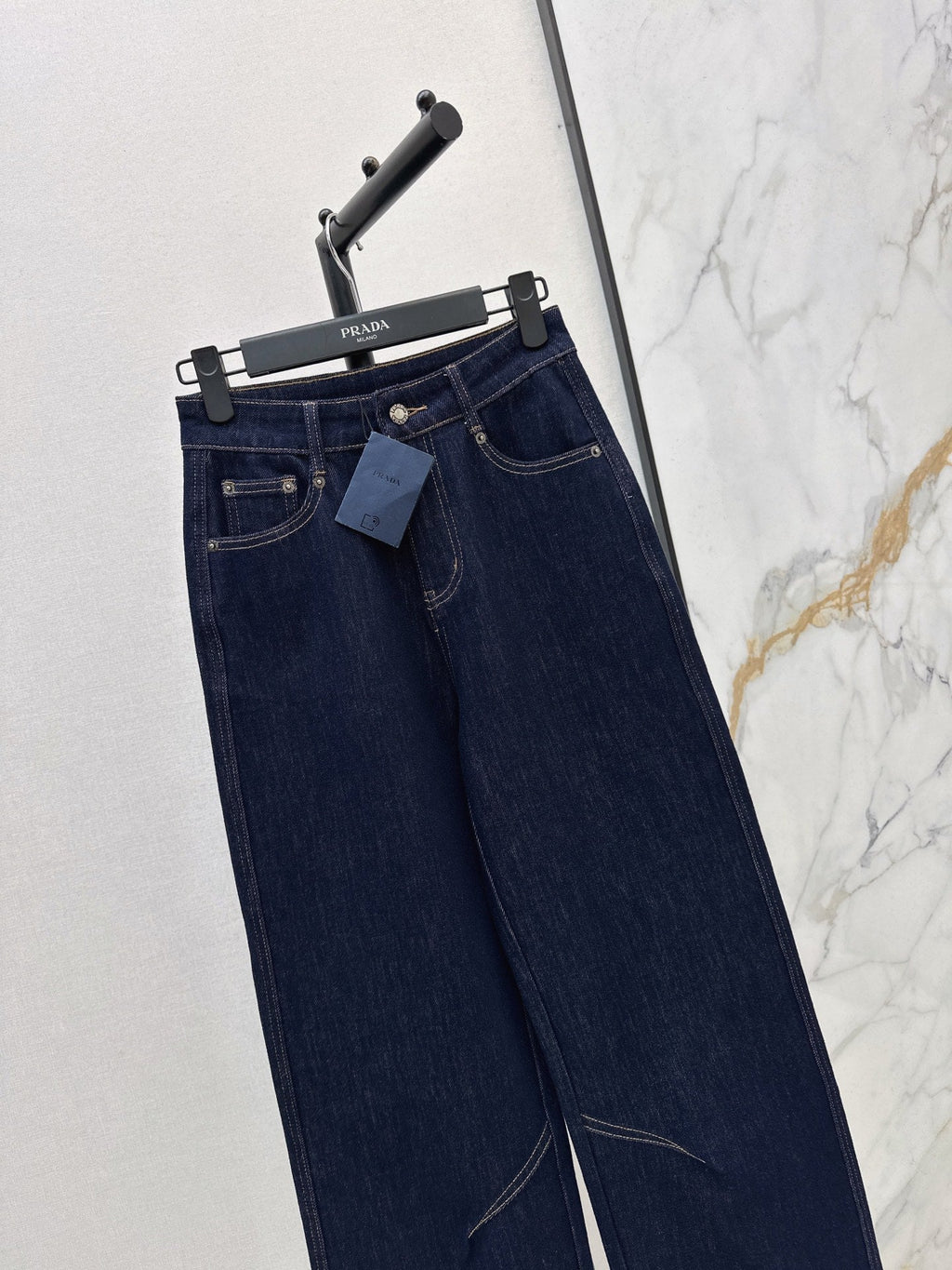 26NEW Versatile and minimalist straight-leg trousers
