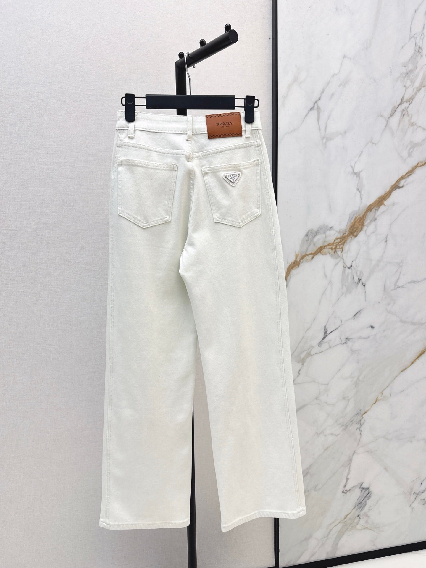 26NEW Versatile and minimalist straight-leg trousers
