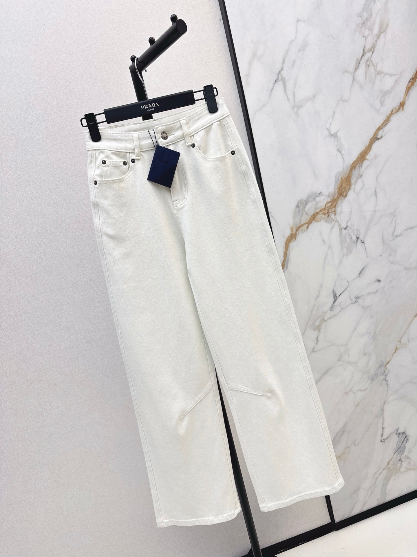 26NEW Versatile and minimalist straight-leg trousers