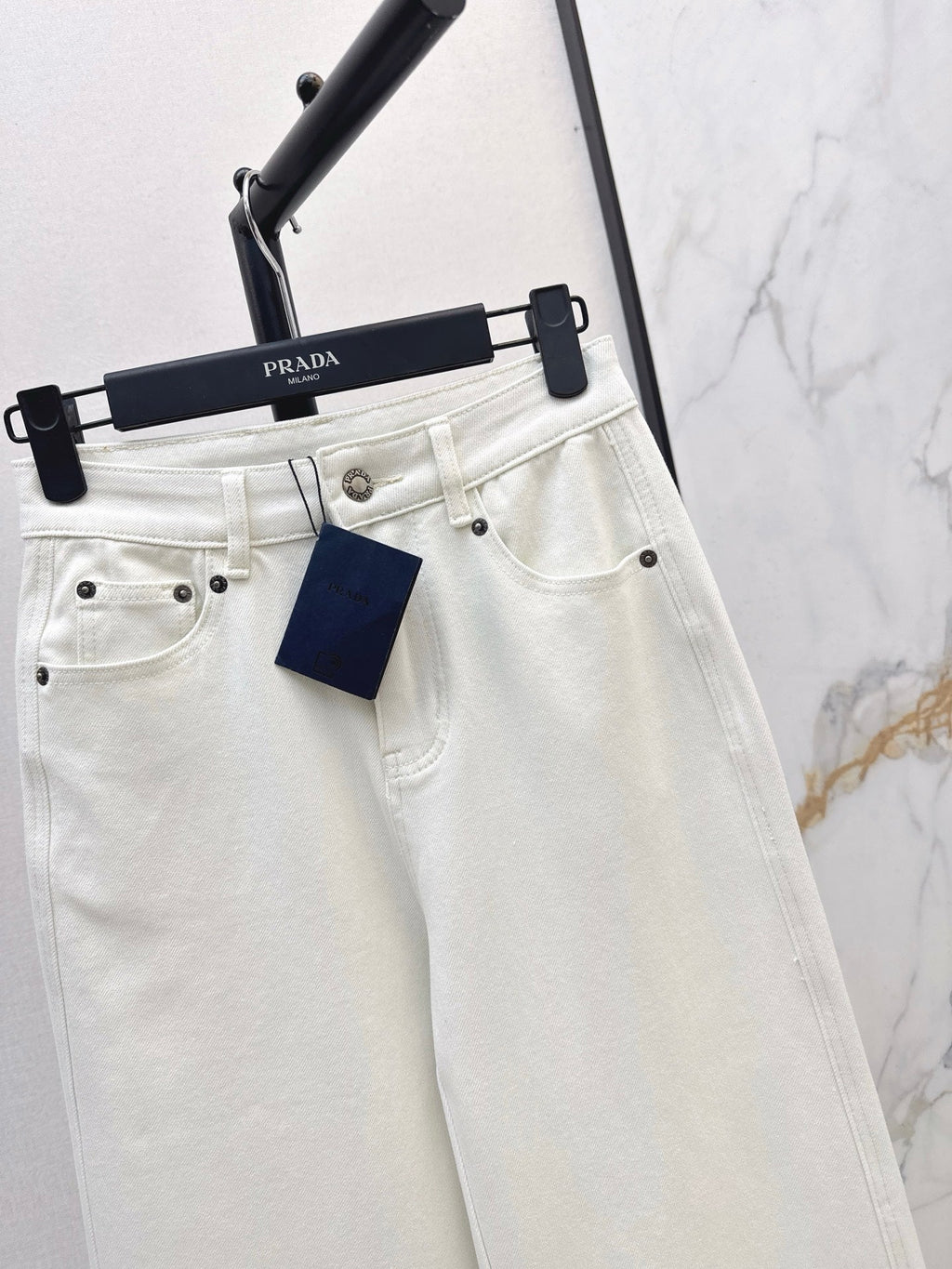 26NEW Versatile and minimalist straight-leg trousers