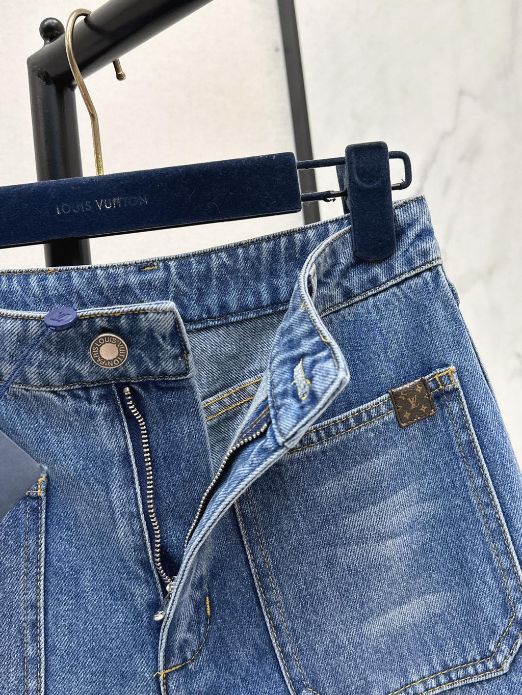 26NEW distressed washed denim jeans