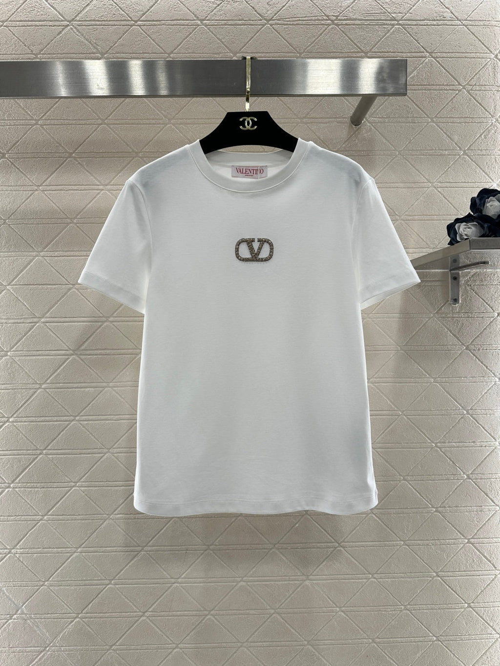 26NEW Round-neck T-shirt with beaded and rhinestone logo