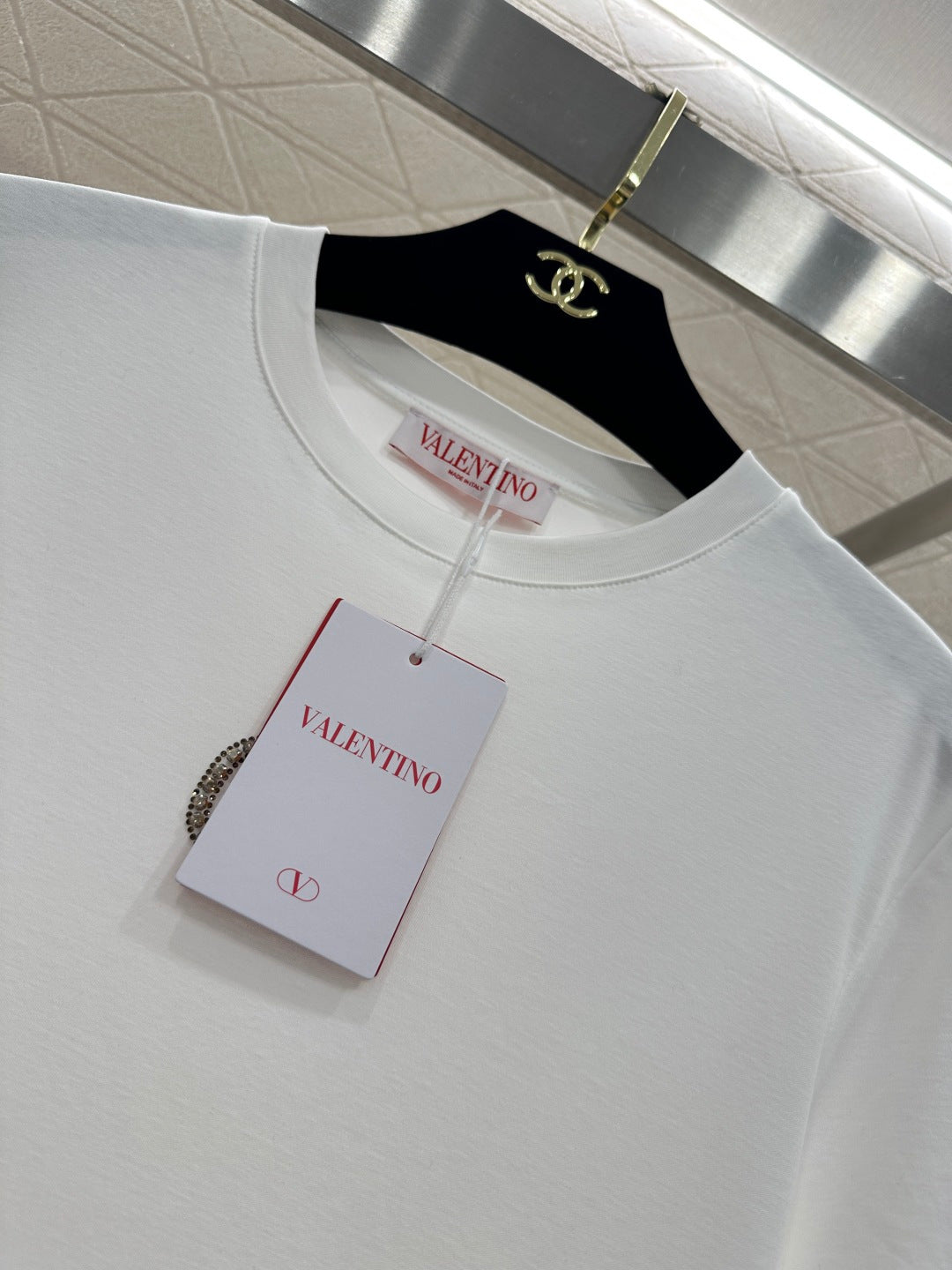 26NEW Round-neck T-shirt with beaded and rhinestone logo