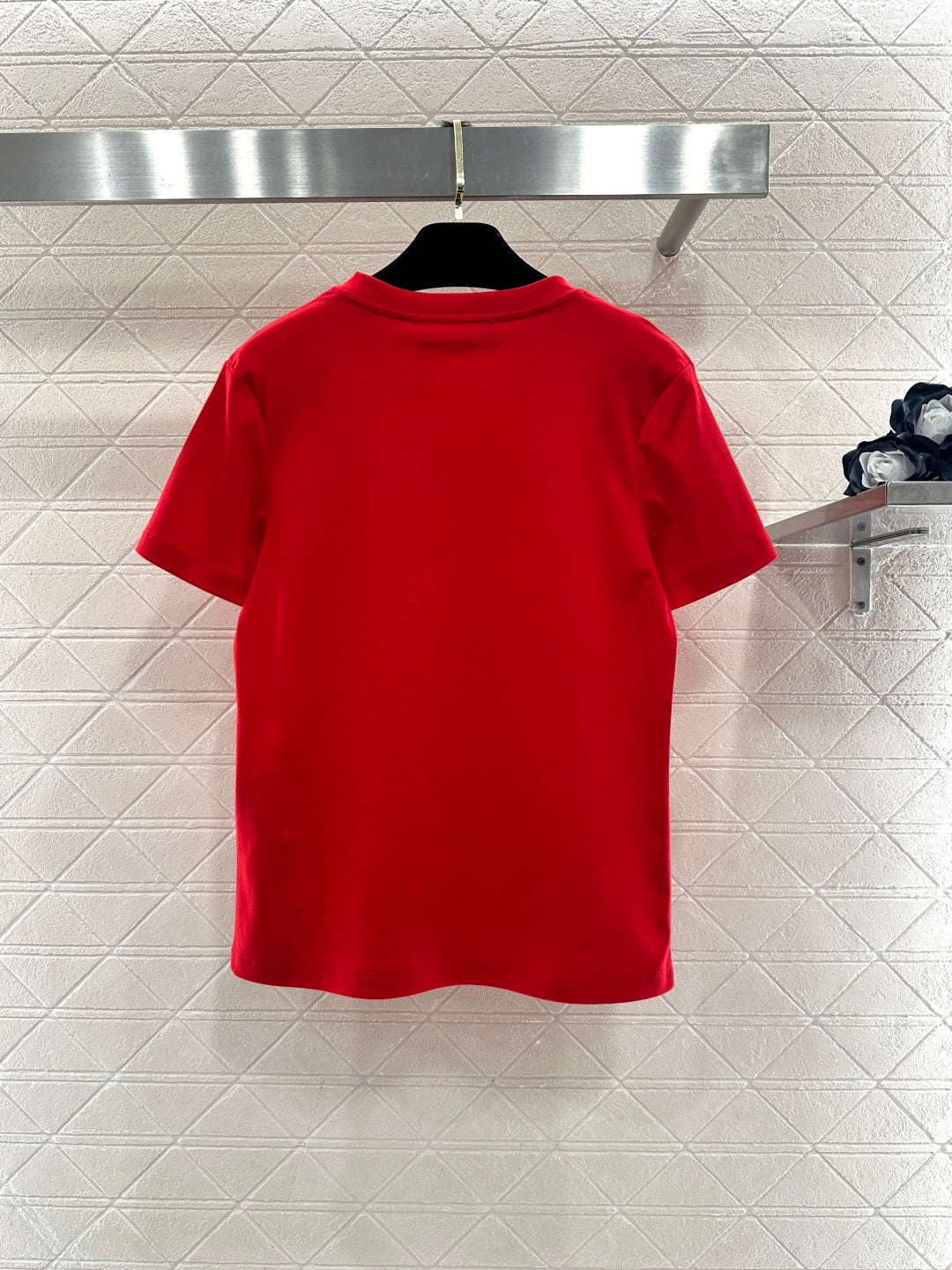 26NEW Round-neck T-shirt with beaded and rhinestone logo