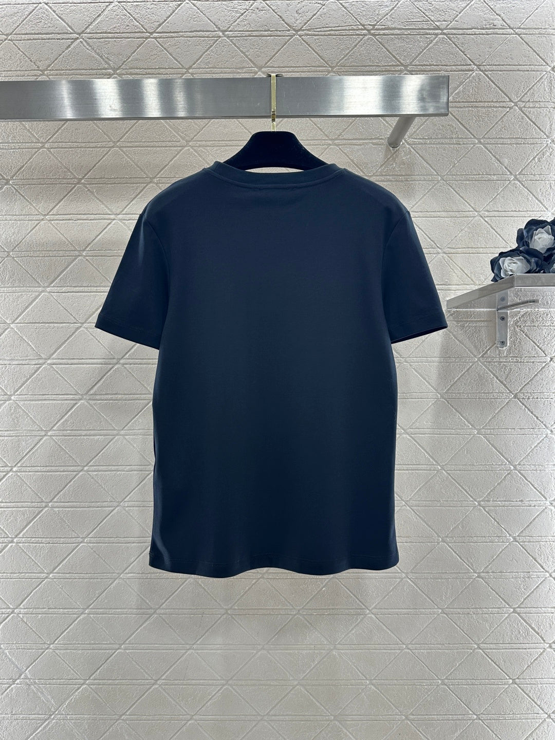26NEW Round-neck T-shirt with beaded and rhinestone logo