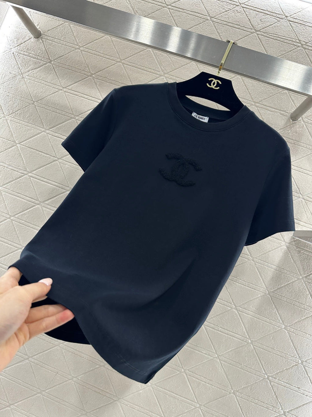 26 NEW crew neck plush logo T-shirt