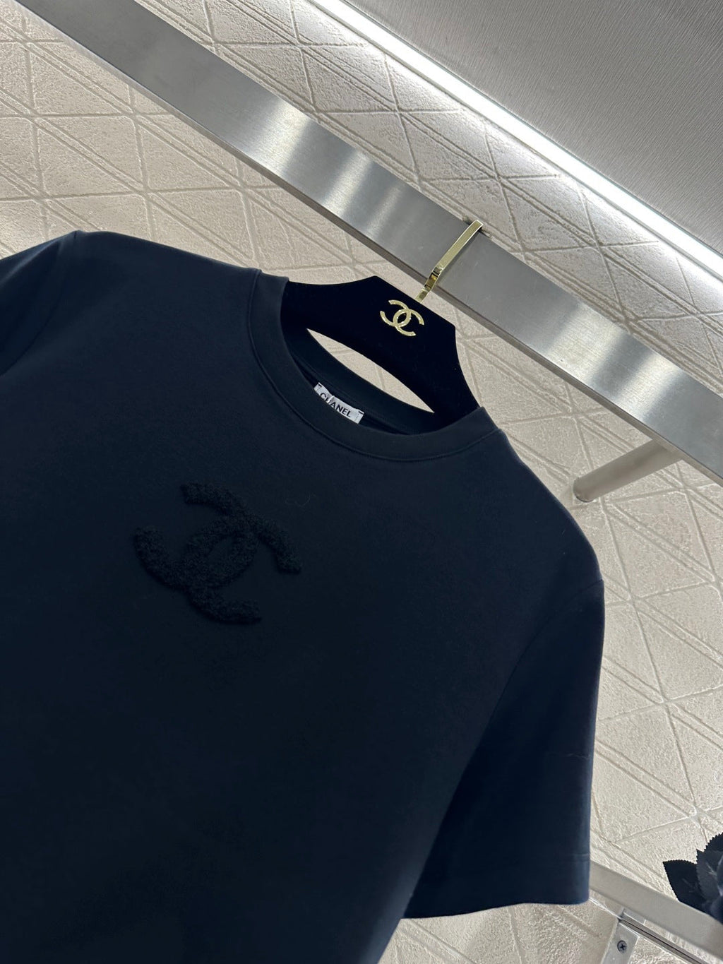 26 NEW crew neck plush logo T-shirt