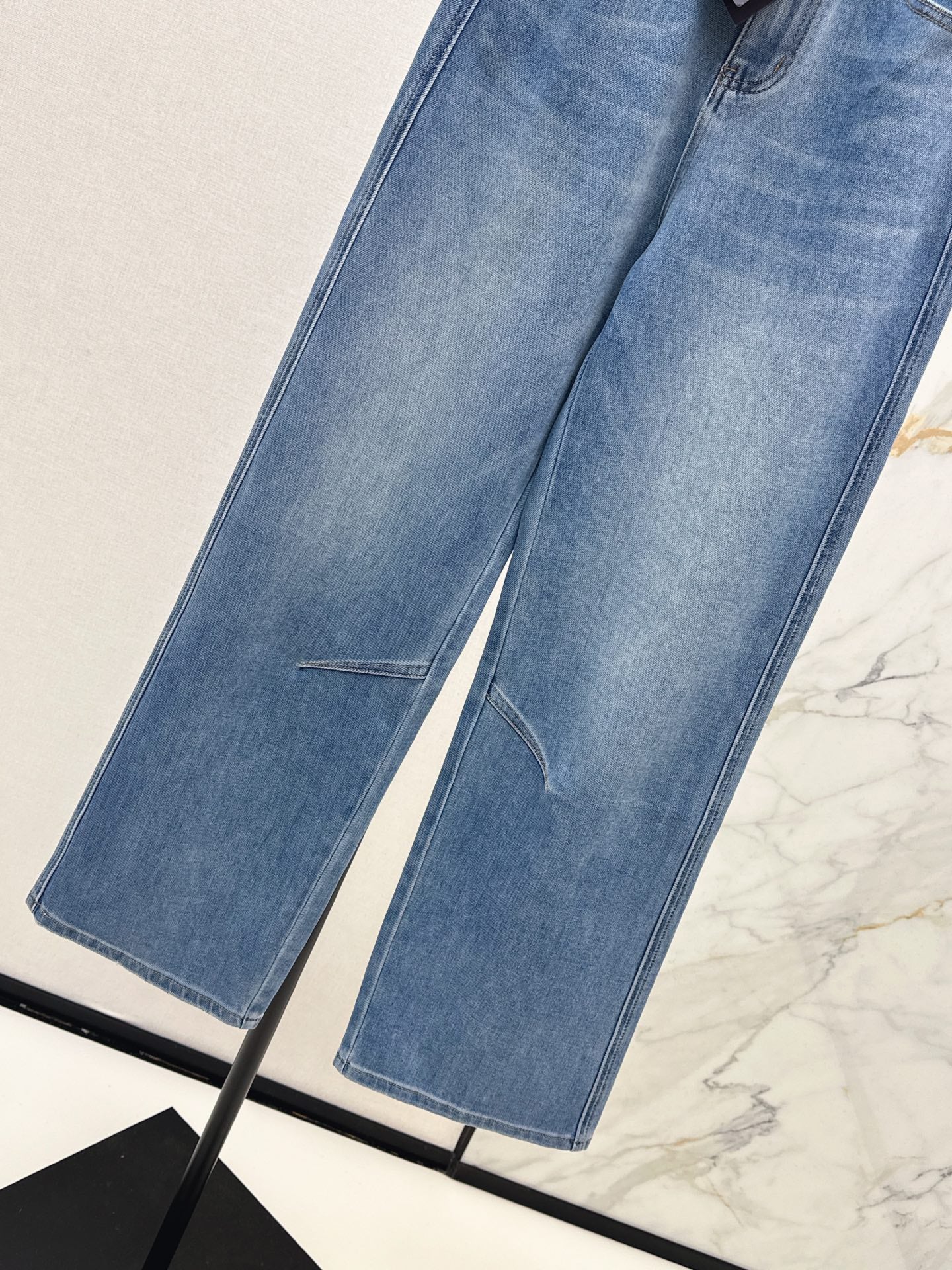 26NEW Versatile, minimalist style casual straight-leg trousers