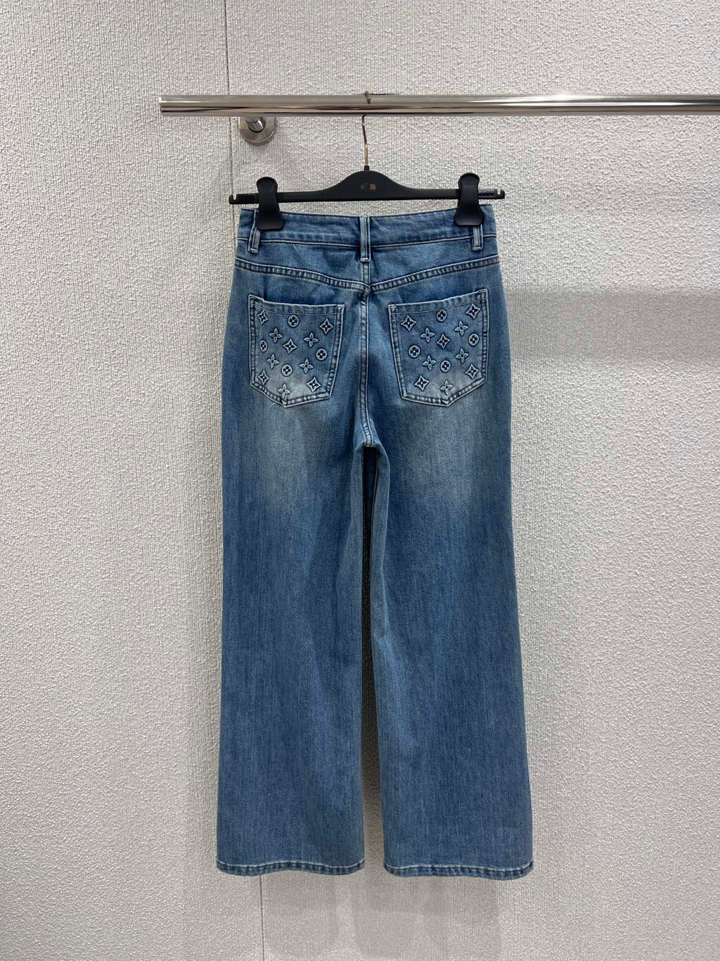 26NEW Pocket Embossed Denim Trousers
