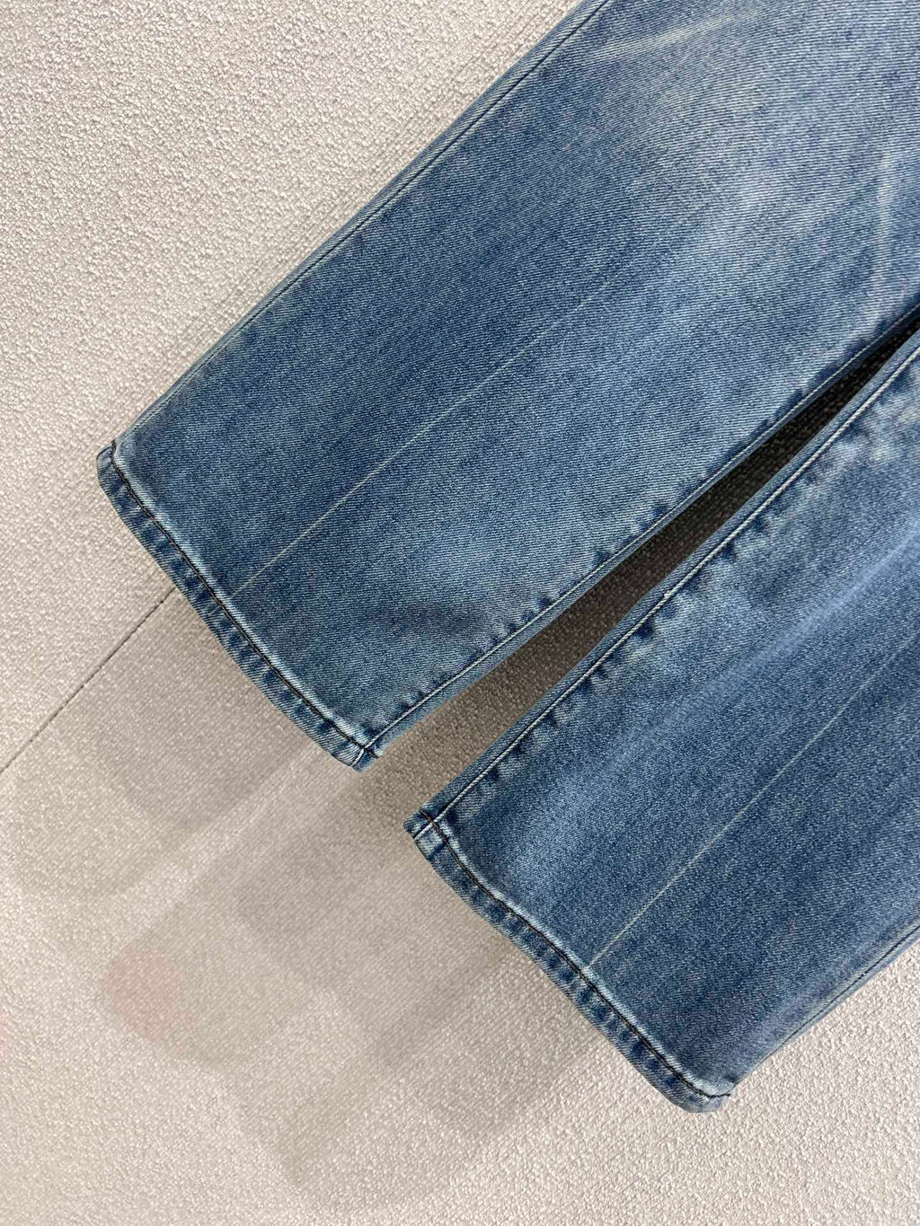 26NEW Pocket Embossed Denim Trousers