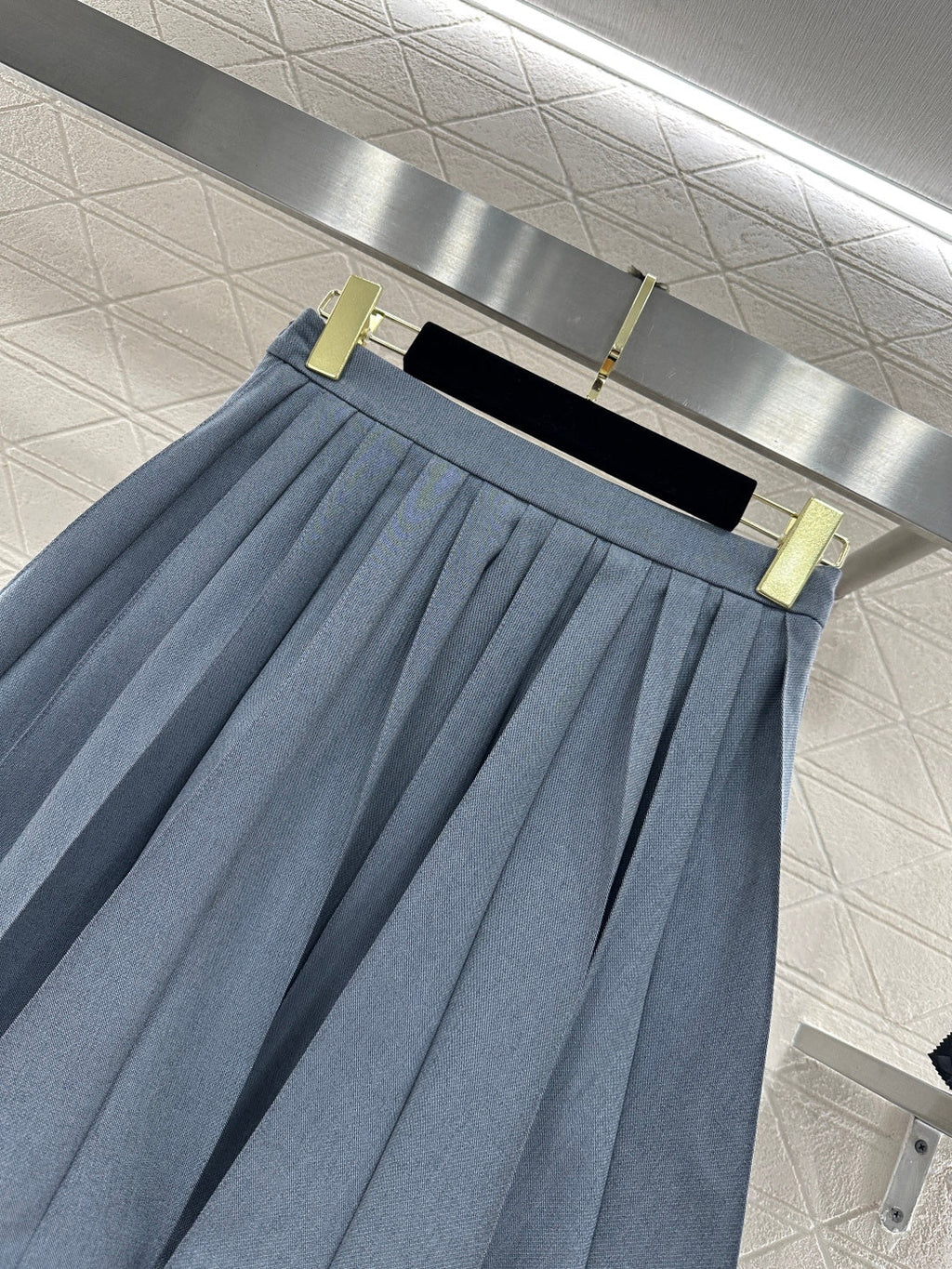 26NEW Color-blocked Stand-collar Jacket and Pleated Skirt Set