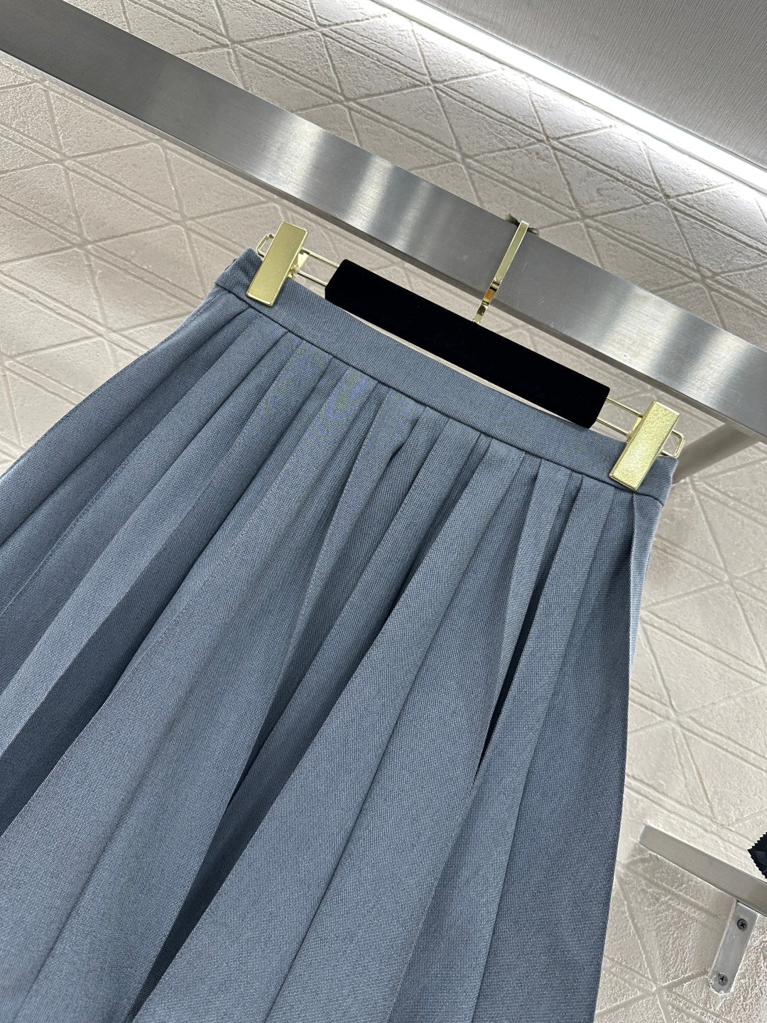 26NEW Color-blocked Stand-collar Jacket and Pleated Skirt Set