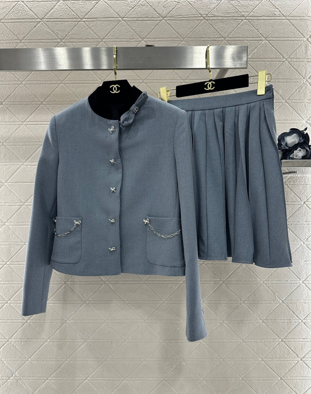26NEW Color-blocked Stand-collar Jacket and Pleated Skirt Set