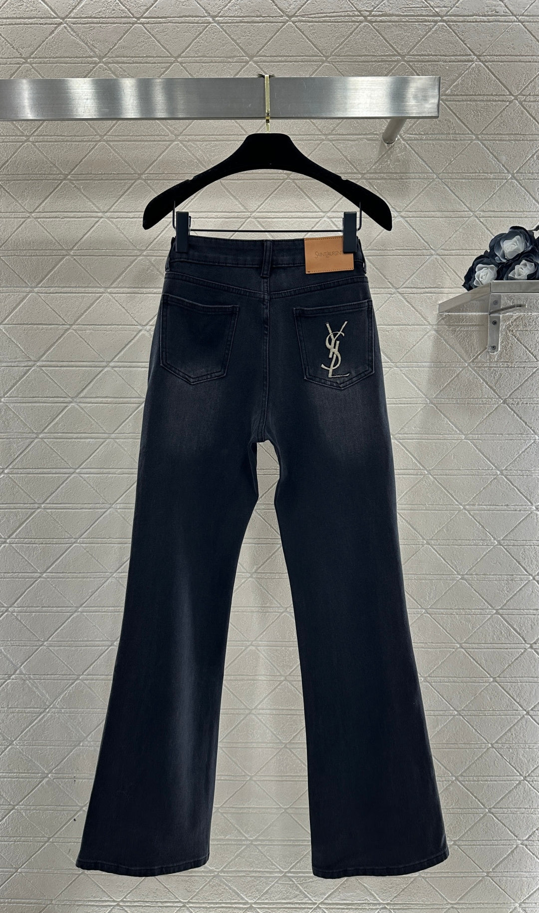 26NEW Flared Slim-Fit High-Waisted Jeans