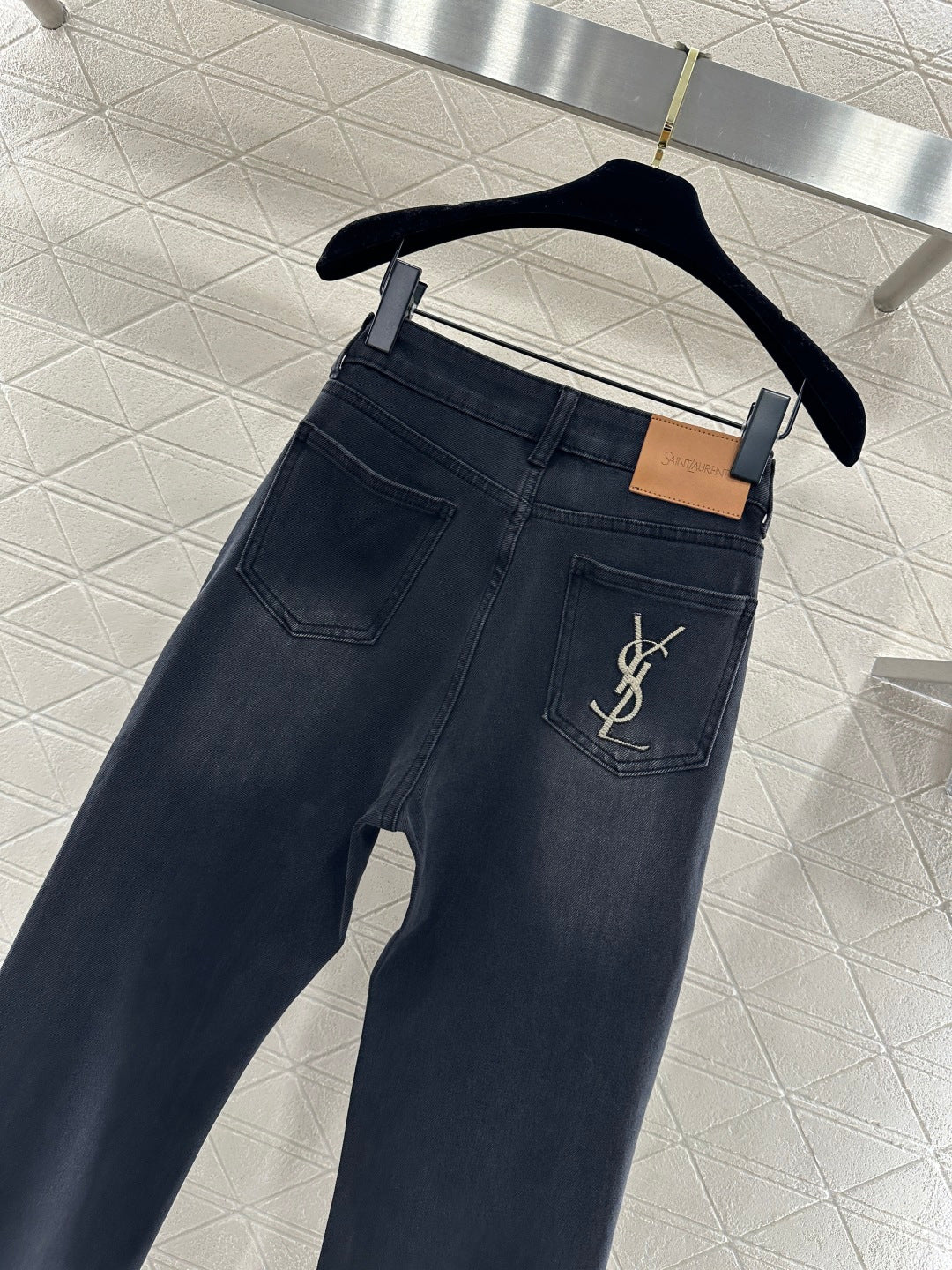 26NEW Flared Slim-Fit High-Waisted Jeans