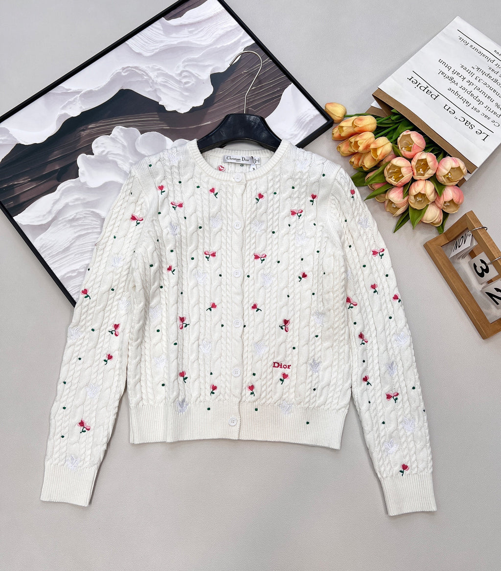 26NEW Round Neck Rose Floral Knit Cardigan