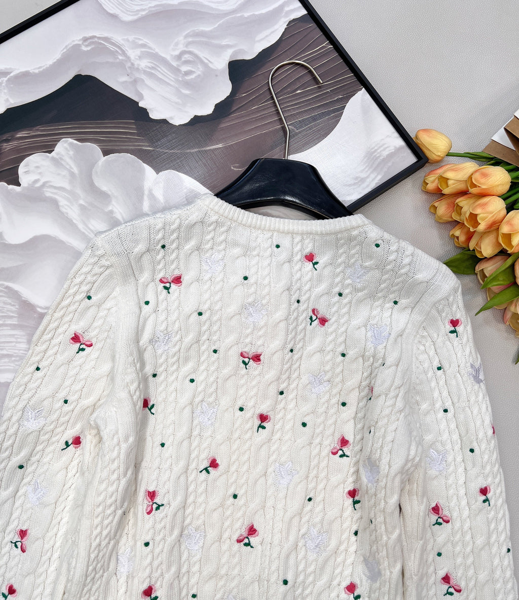 26NEW Round Neck Rose Floral Knit Cardigan