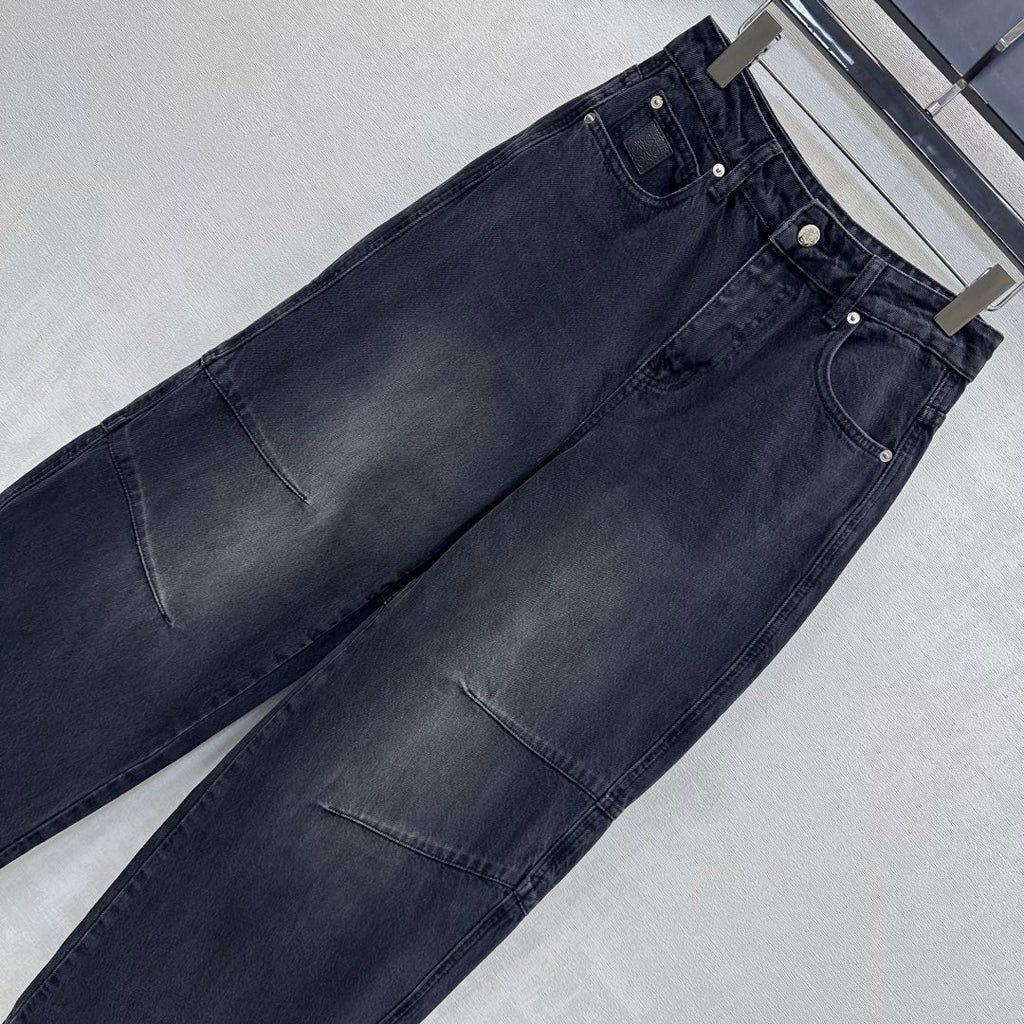 26NEW distressed curved denim jeans