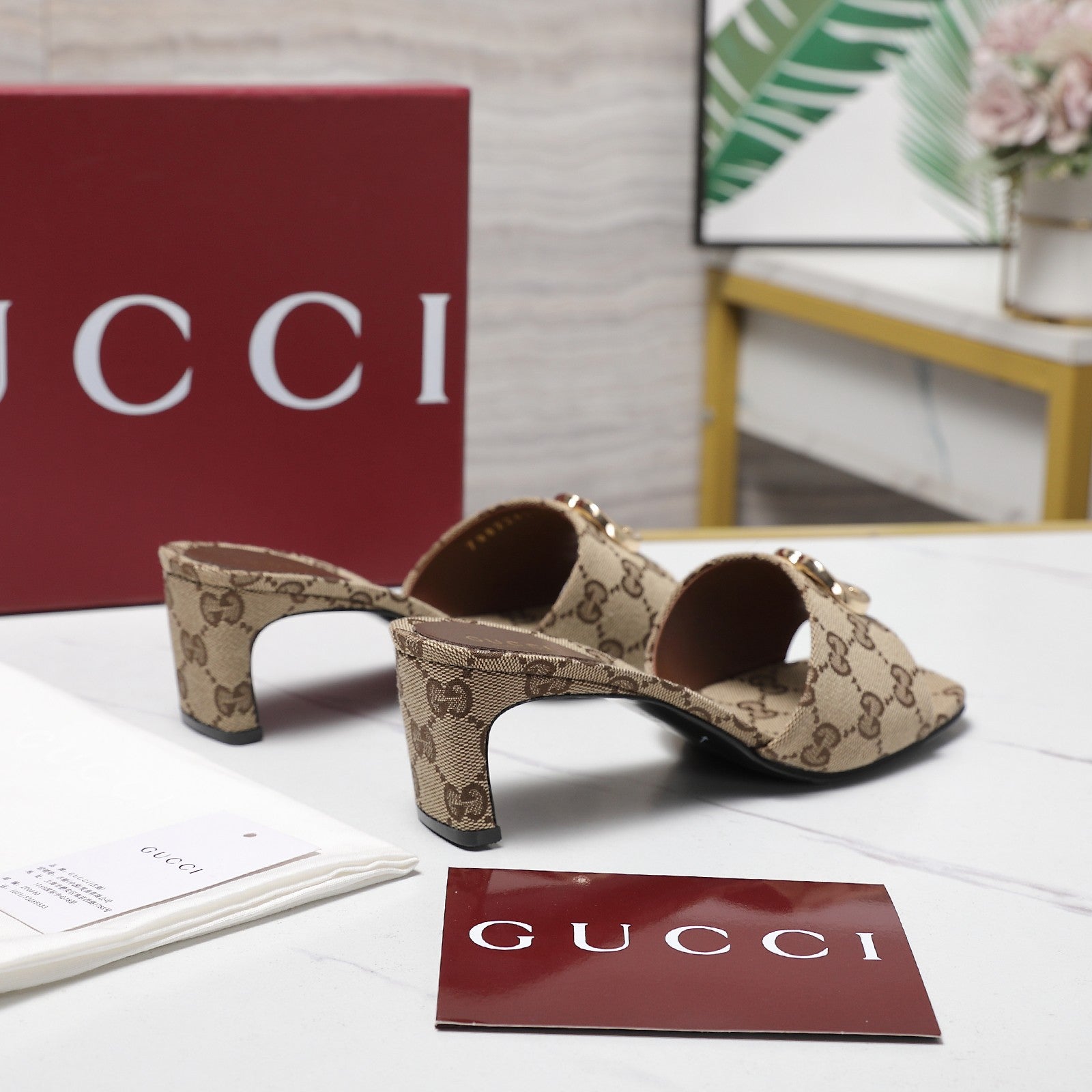 26NEW Mid-Heel Sandals