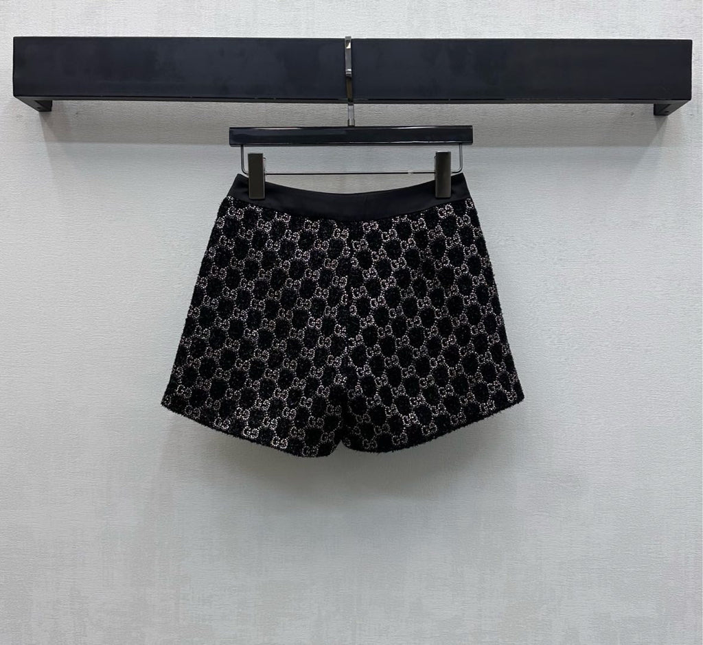 26NEW heavy-duty rhinestone short-sleeved top + high-waisted shorts