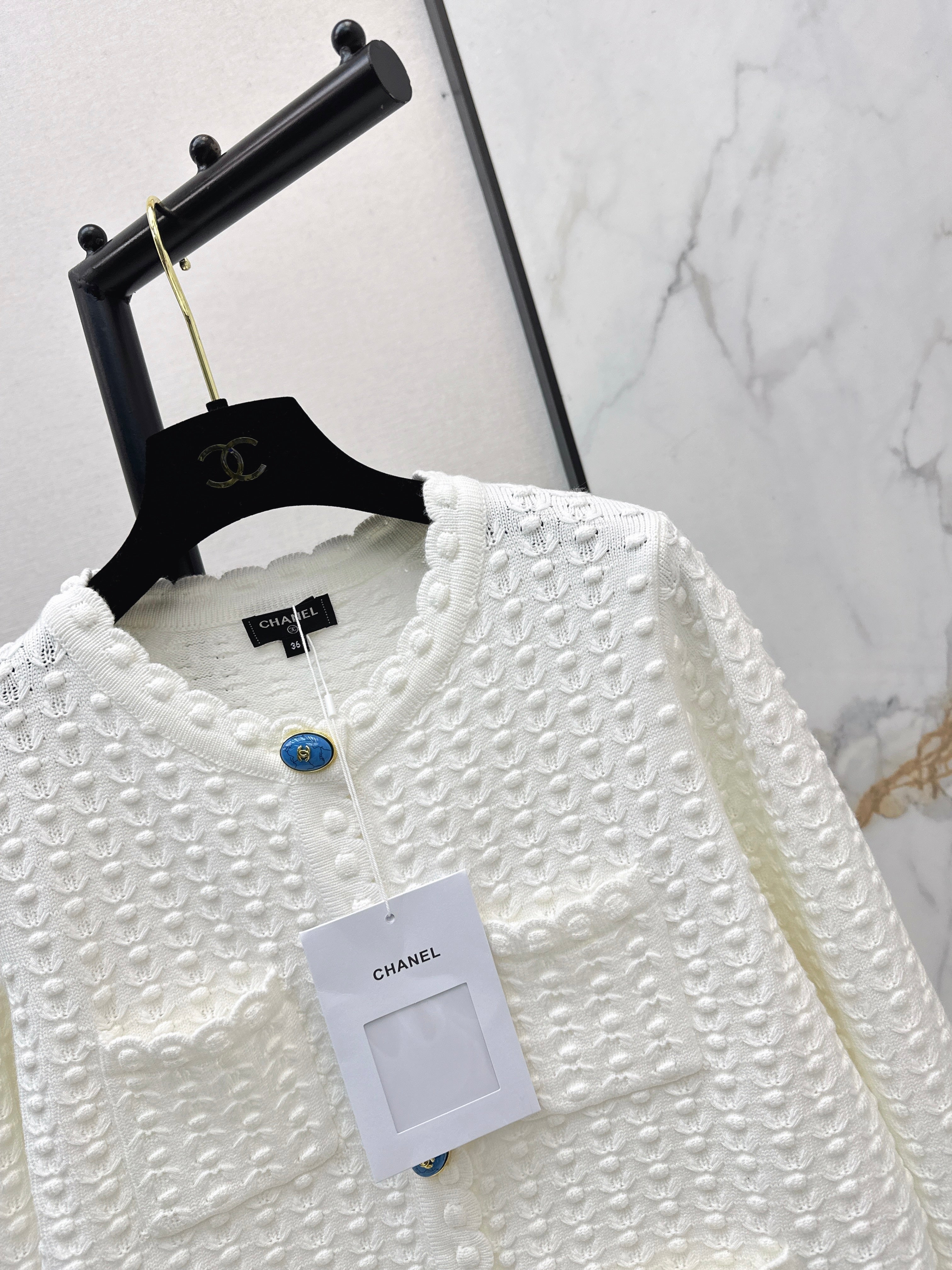 26NEW White Embossed Knit Cardigan