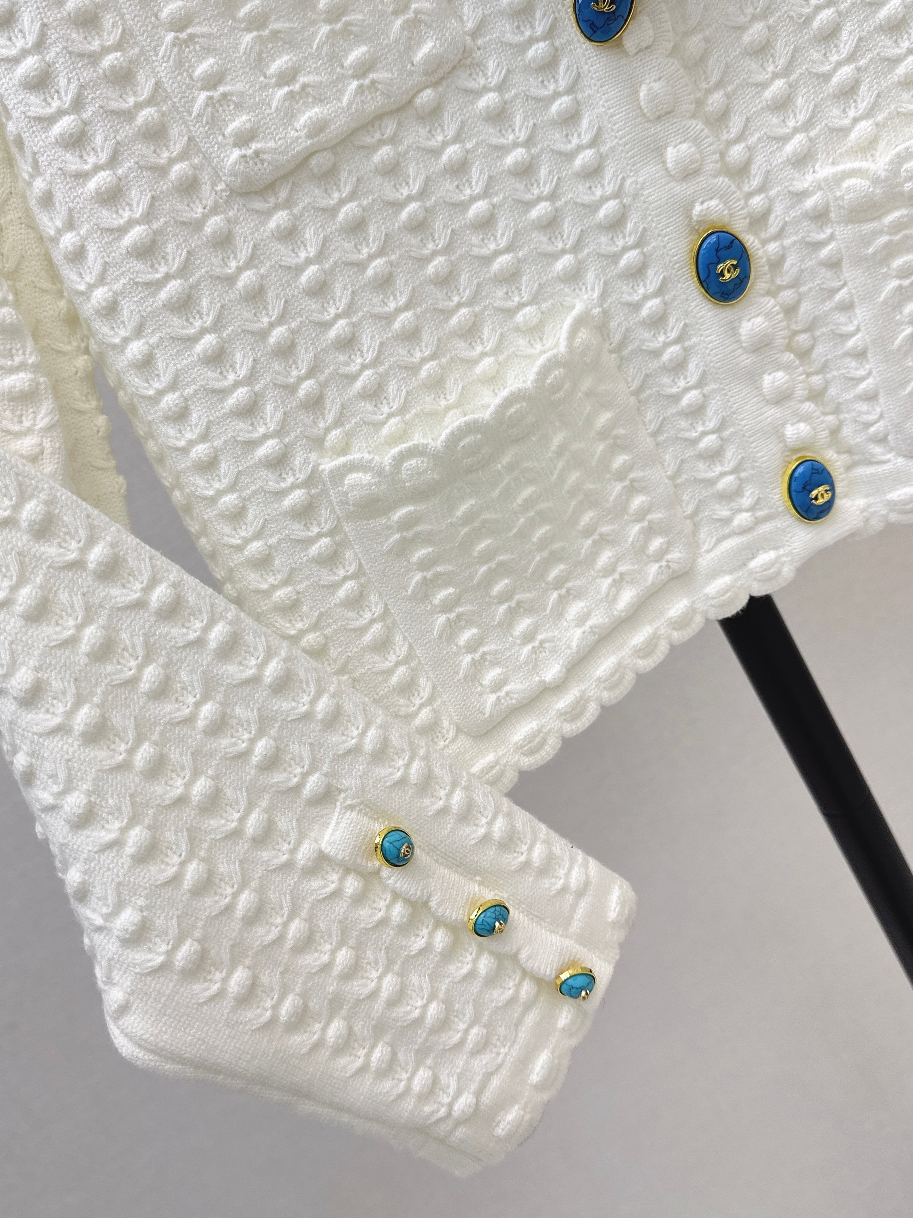 26NEW White Embossed Knit Cardigan