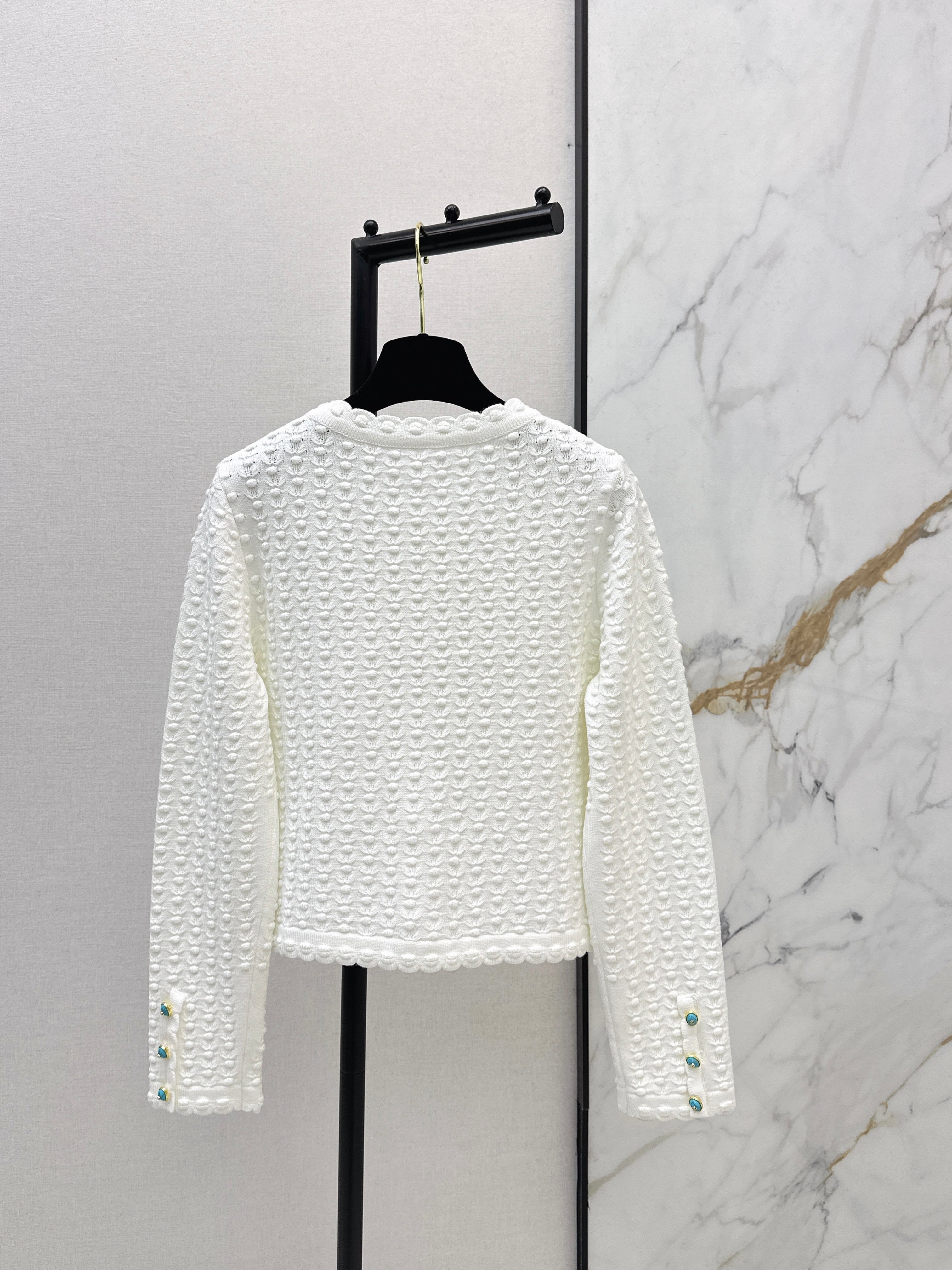 26NEW White Embossed Knit Cardigan