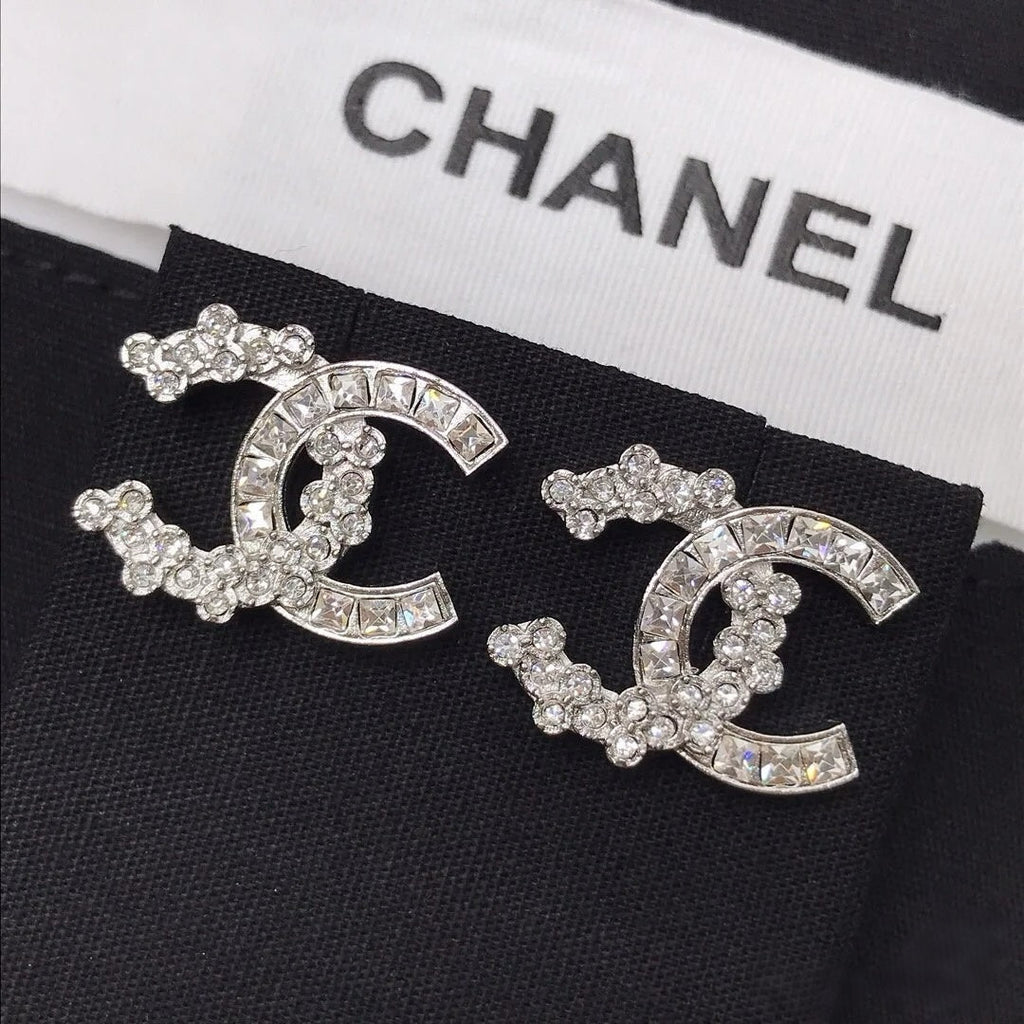 26NEW Floral Vine Diamond Stud Earrings