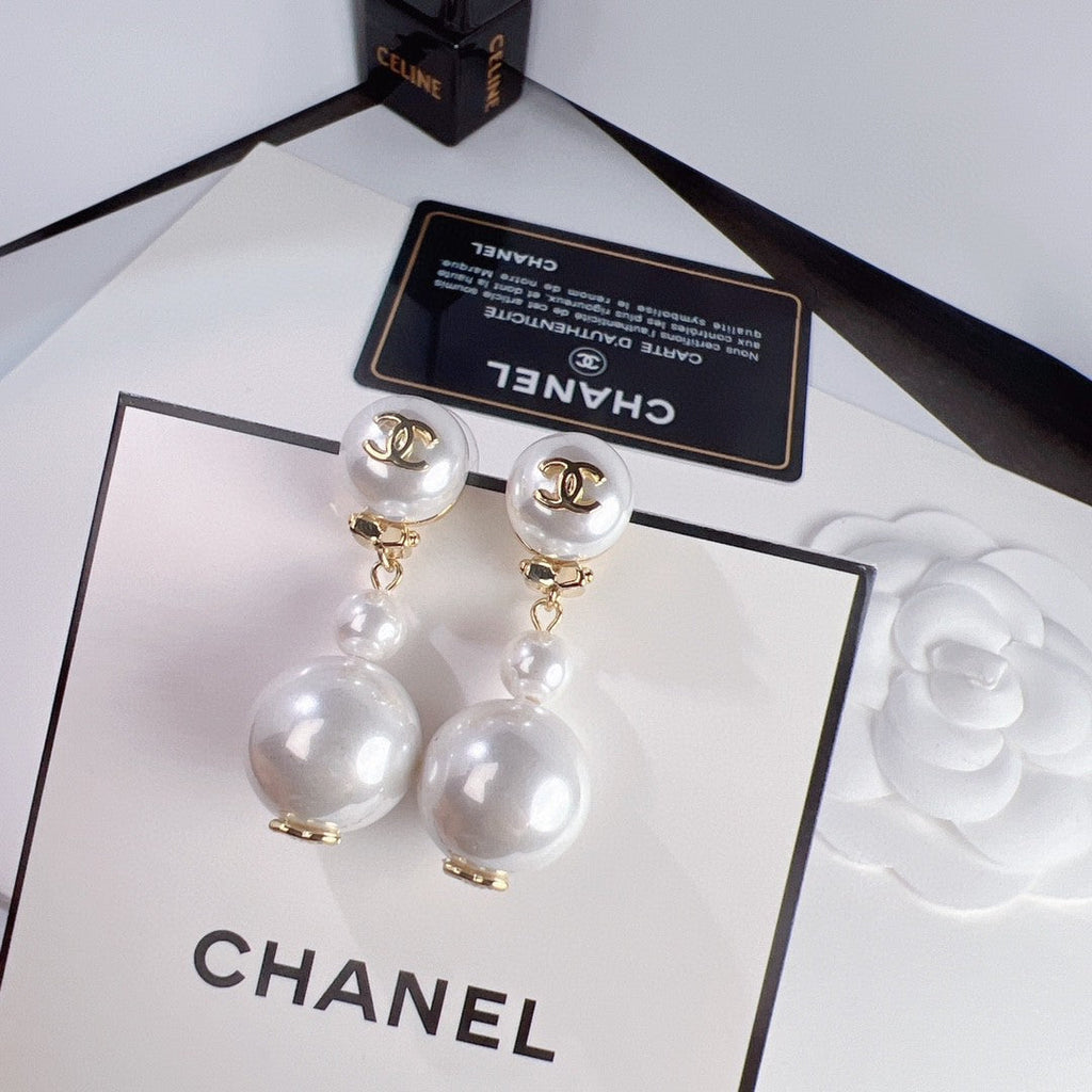 26NEW Micro-painted Crystal Tassel Teardrop Pearl Letter Stud Earrings