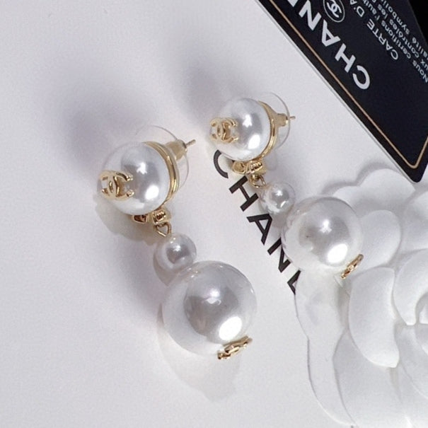 26NEW Micro-painted Crystal Tassel Teardrop Pearl Letter Stud Earrings