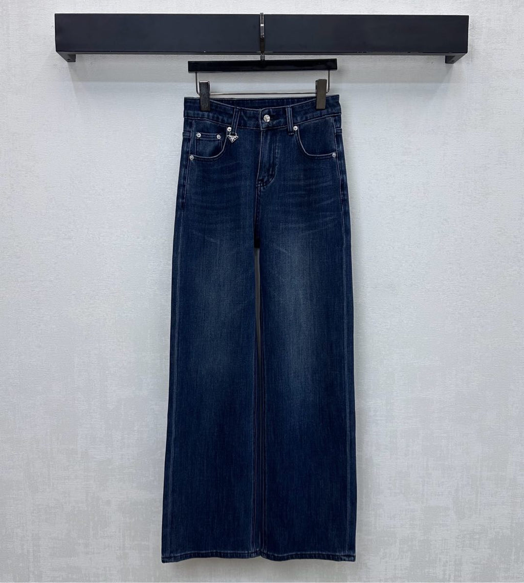 26NEW Pleated Distressed Jeans