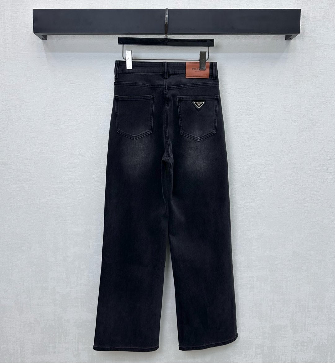 26NEW Pleated Distressed Jeans