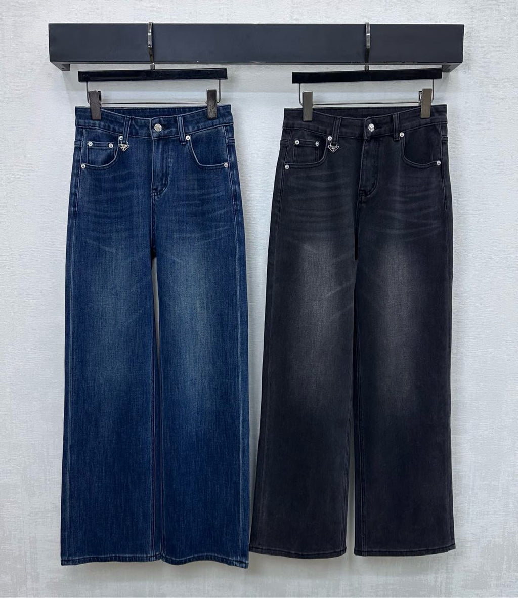 26NEW Pleated Distressed Jeans