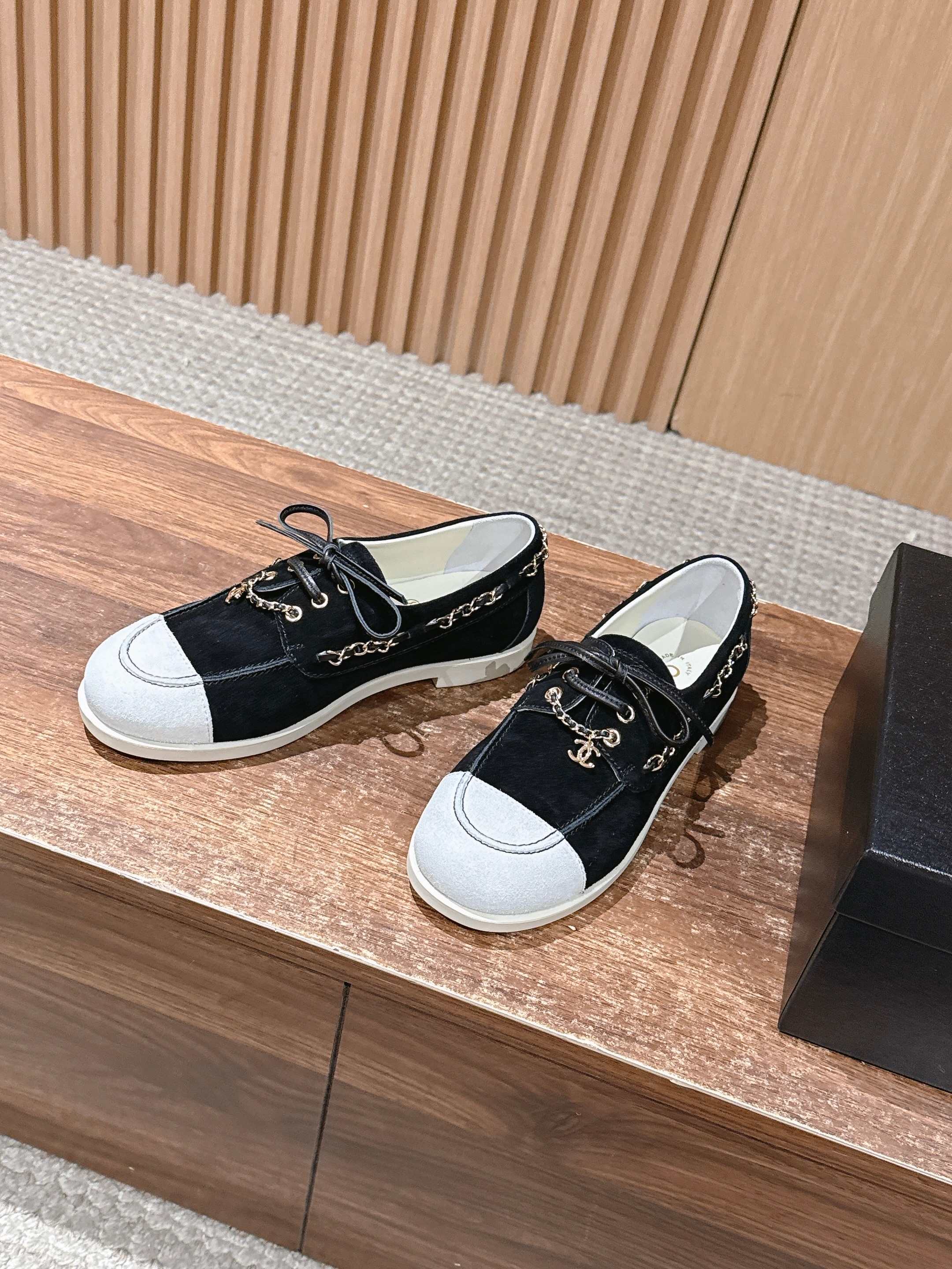 26NEW Color Block Suede Loafers