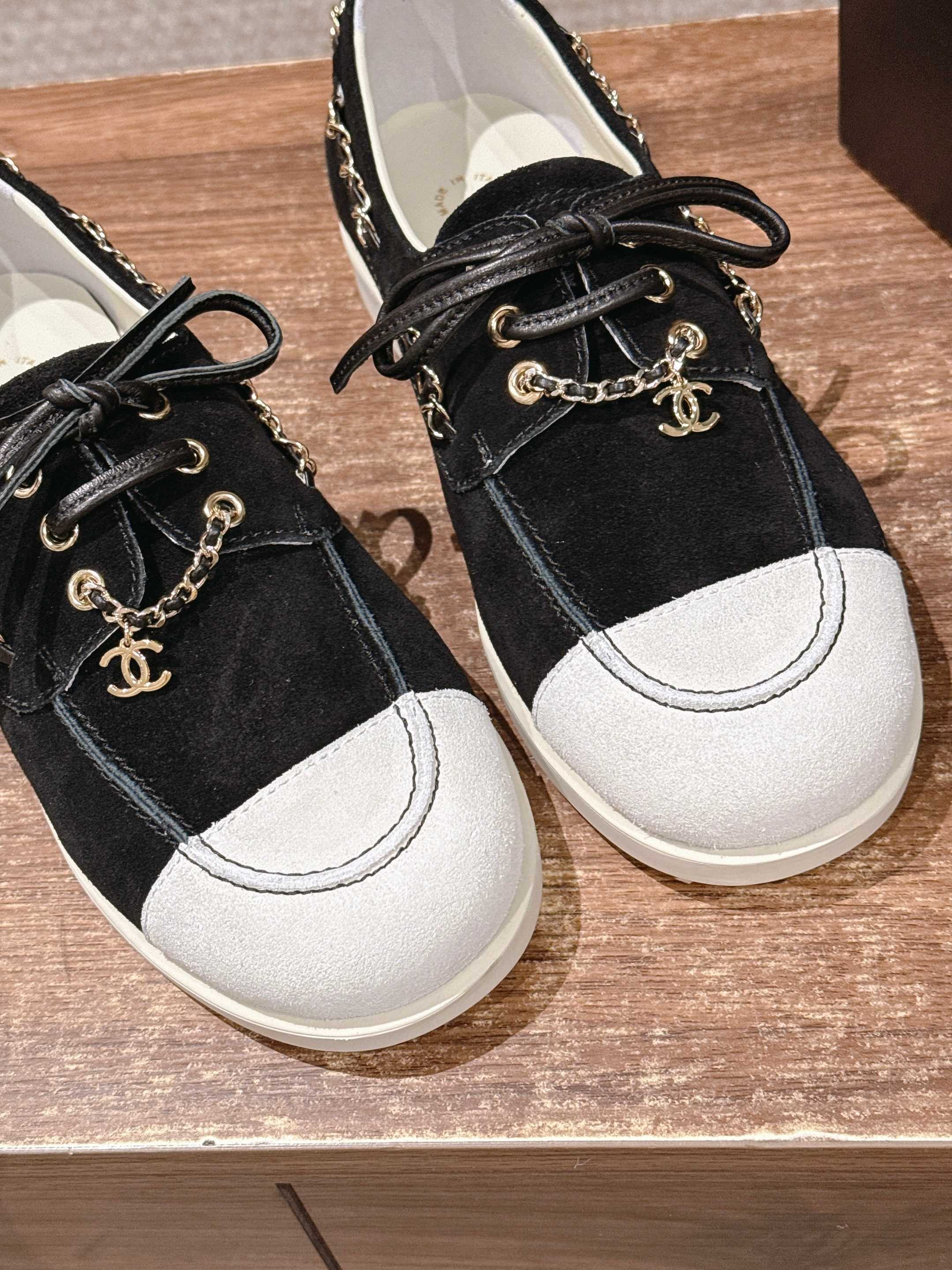 26NEW Color Block Suede Loafers