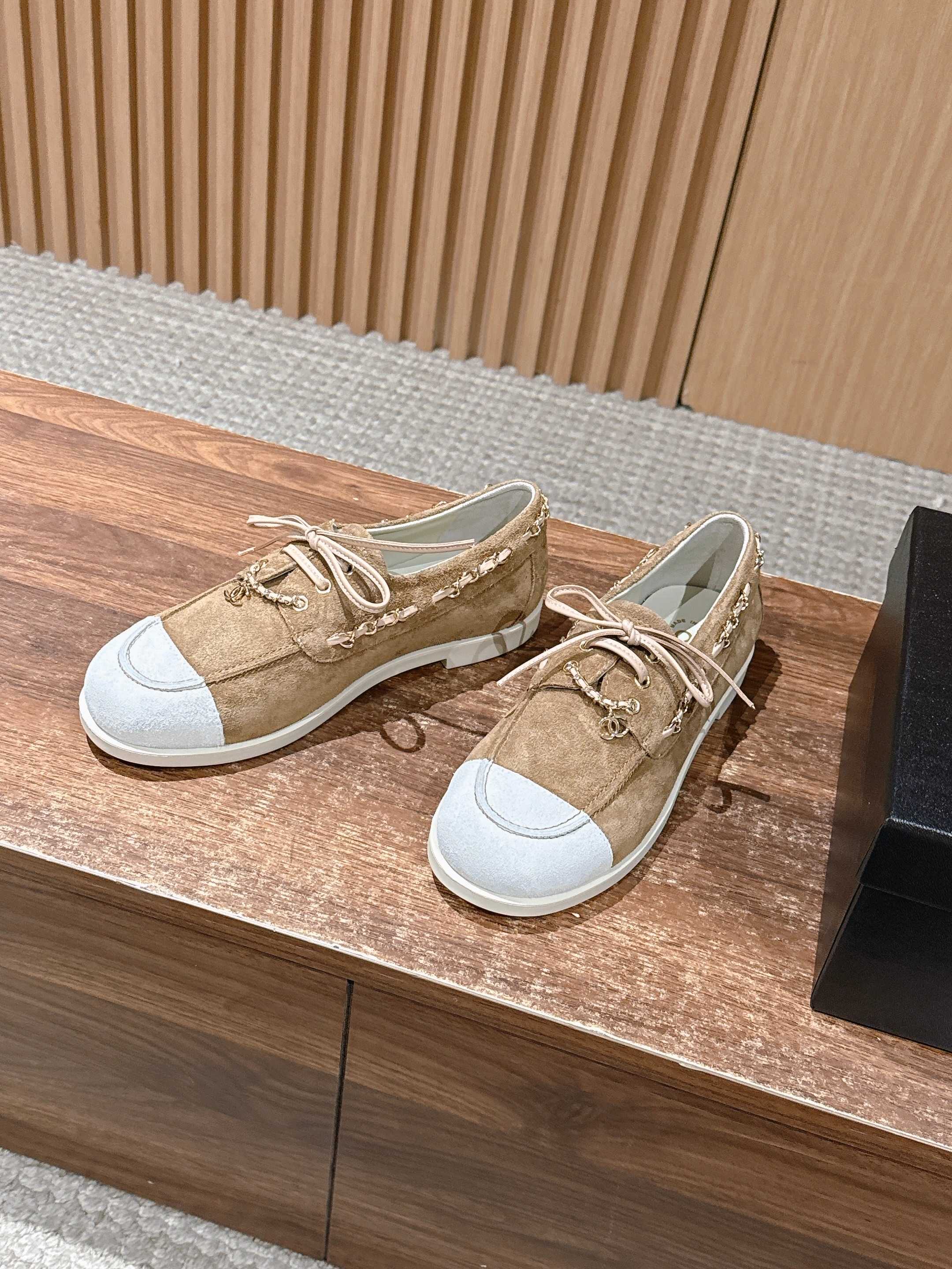 26NEW Color Block Suede Loafers
