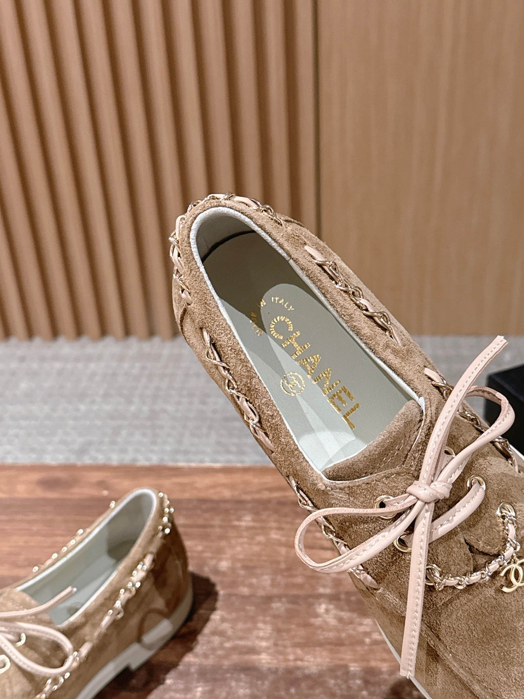 26NEW Color Block Suede Loafers