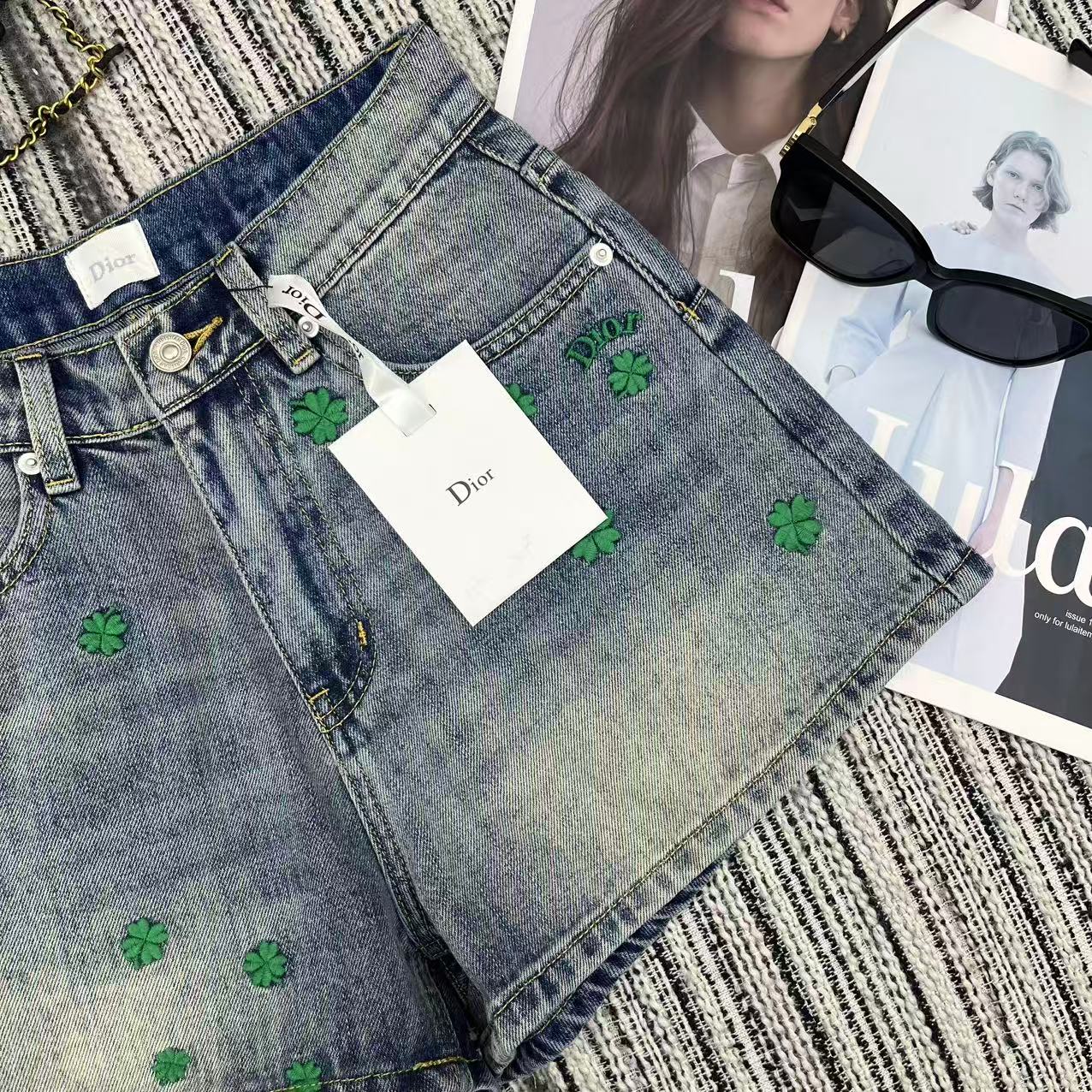 26NEW Embroidered Flower Denim Shorts