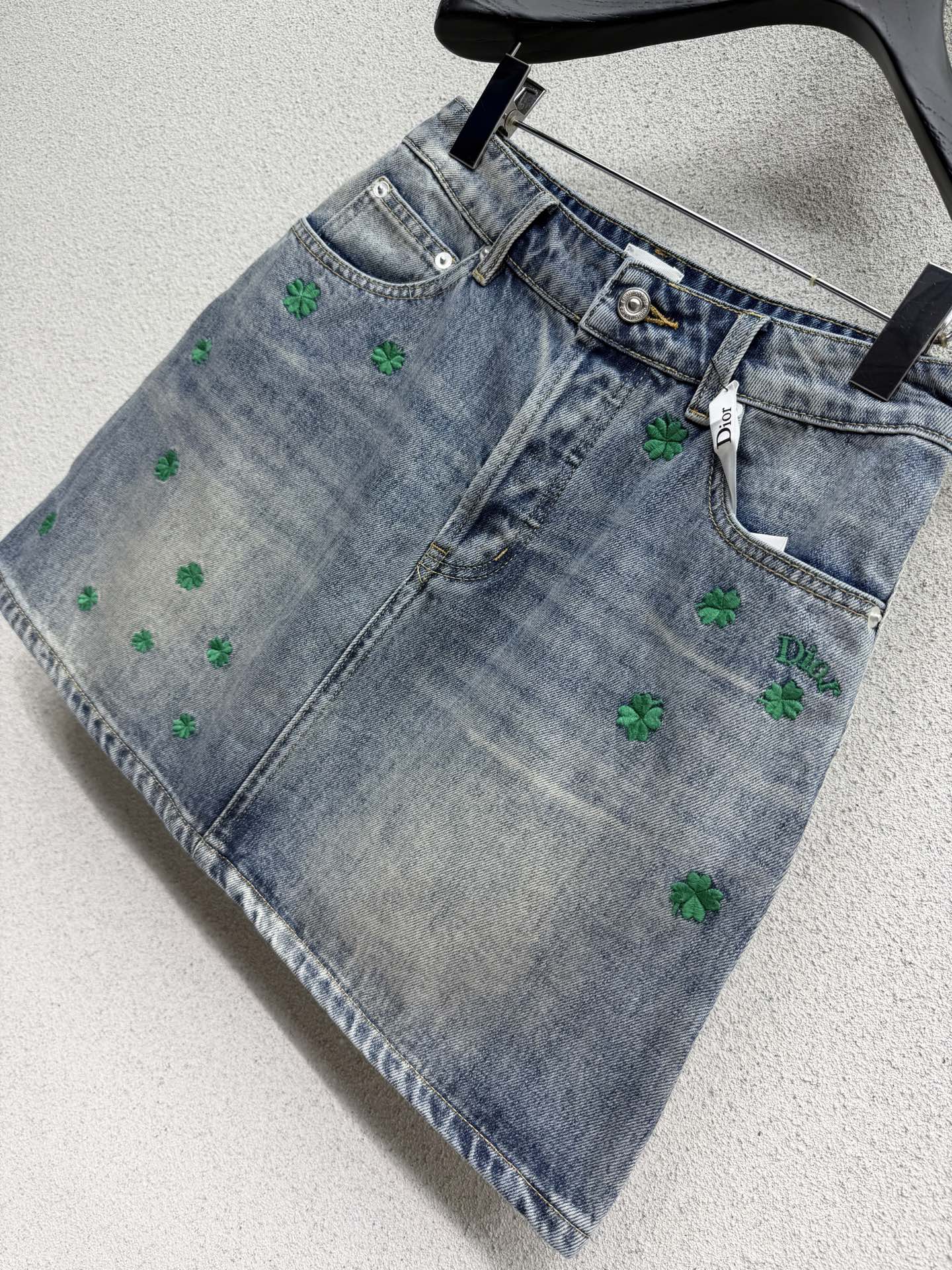 26NEW Four-Leaf Clover Embroidered Denim Skirt