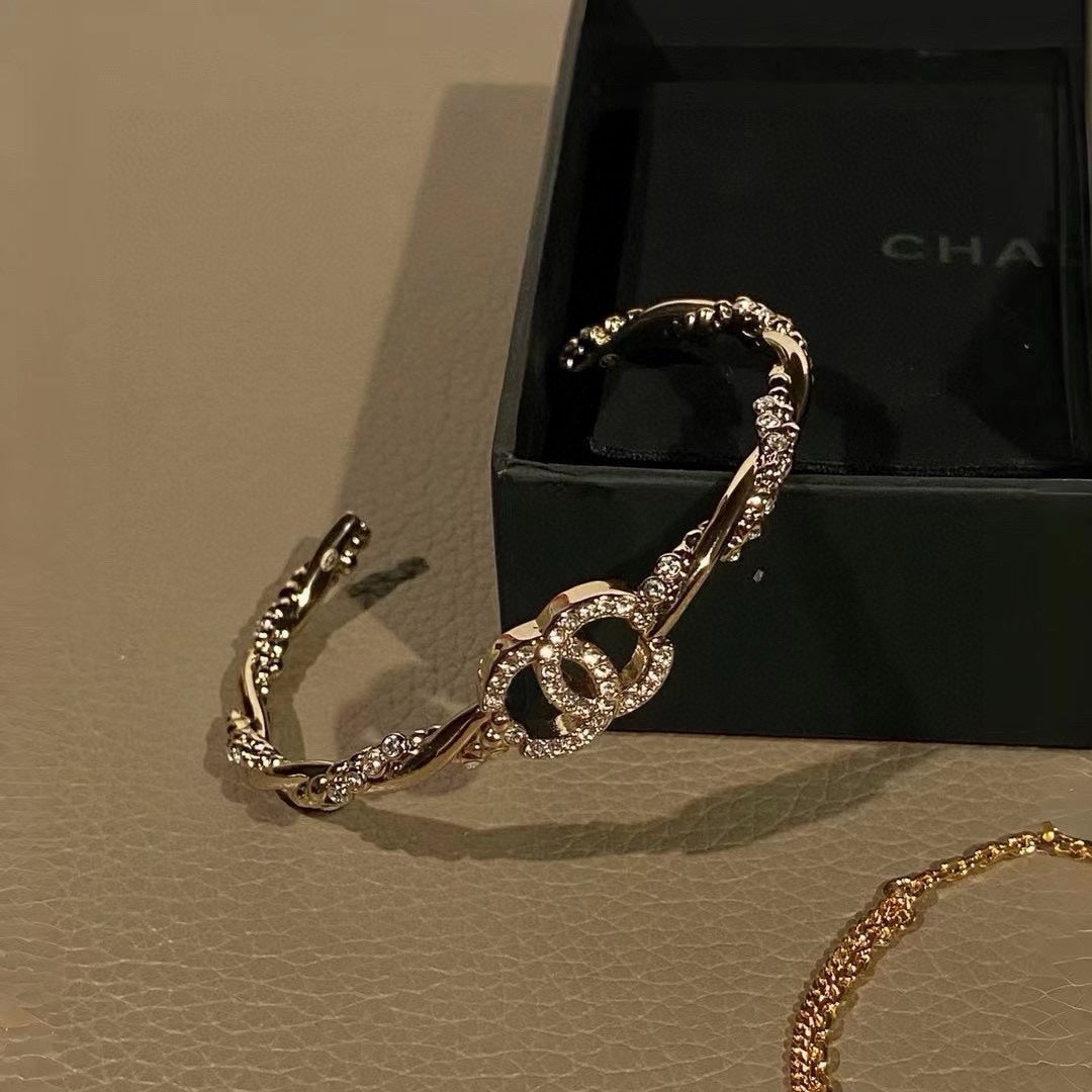 Rhinestone twisted bracelet