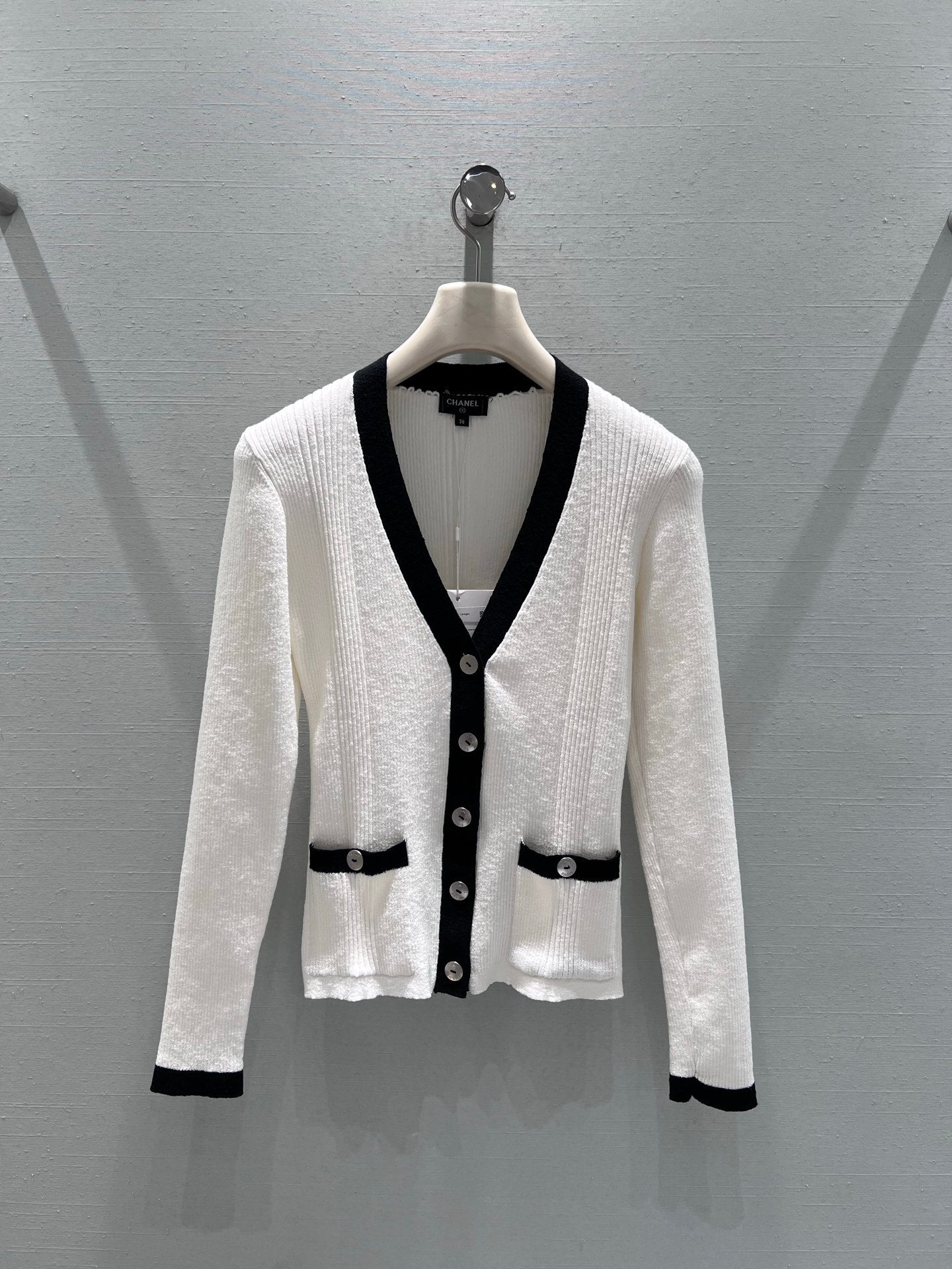 26NEW Color Block V-Neck Knit Cardigan
