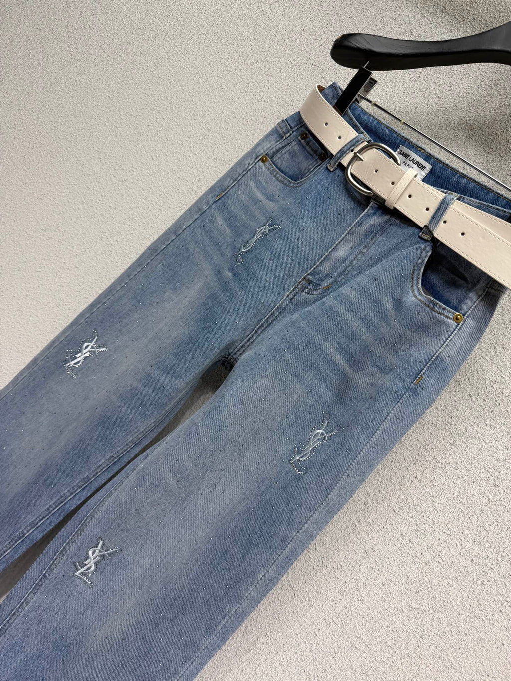 26NEW Rhinestone Embroidered Letter Straight Leg Stretch Jeans